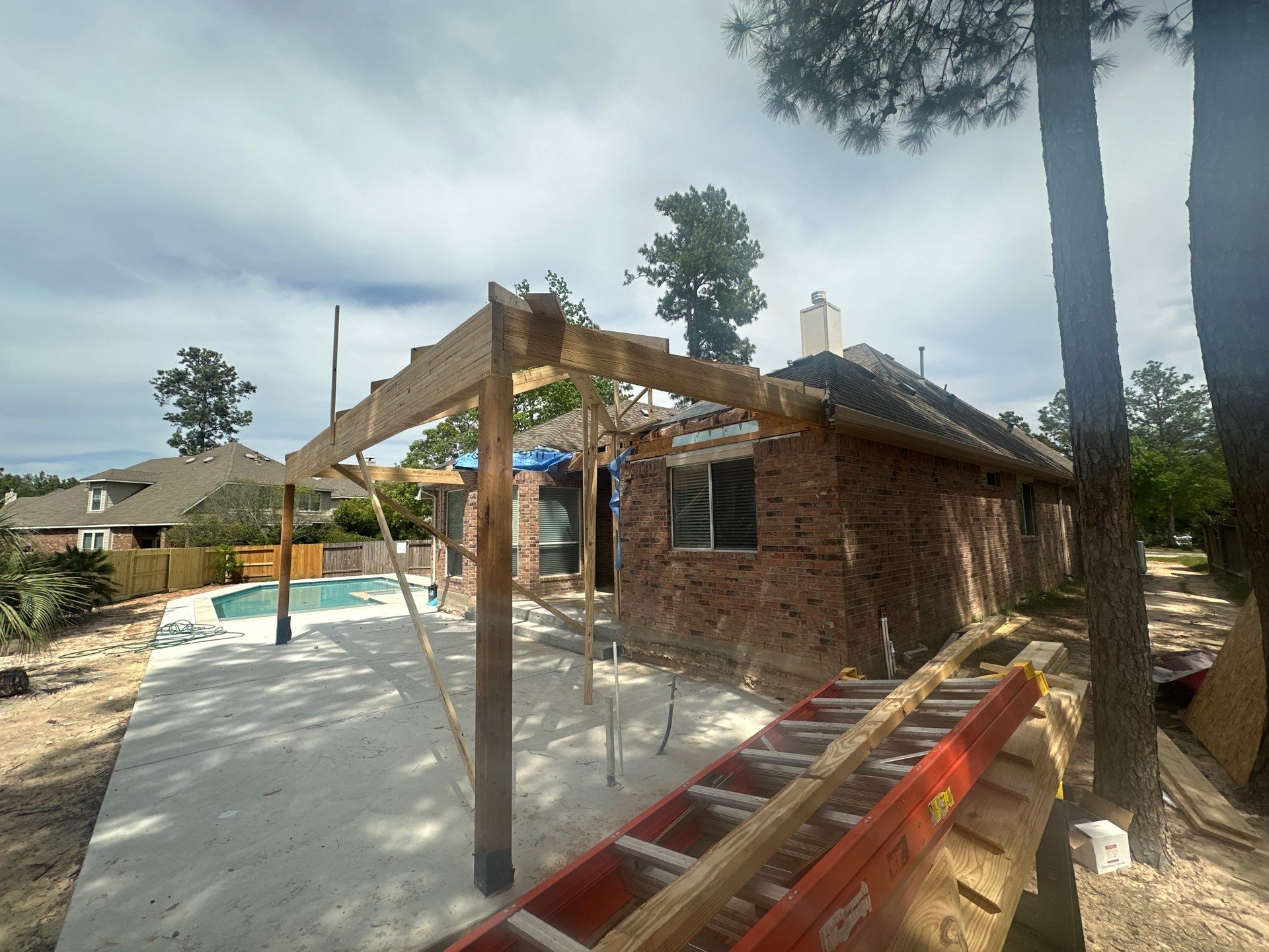 Pool, Patio Cover and Summer Kitchen in Sterling Ridge by SophAlx LLC