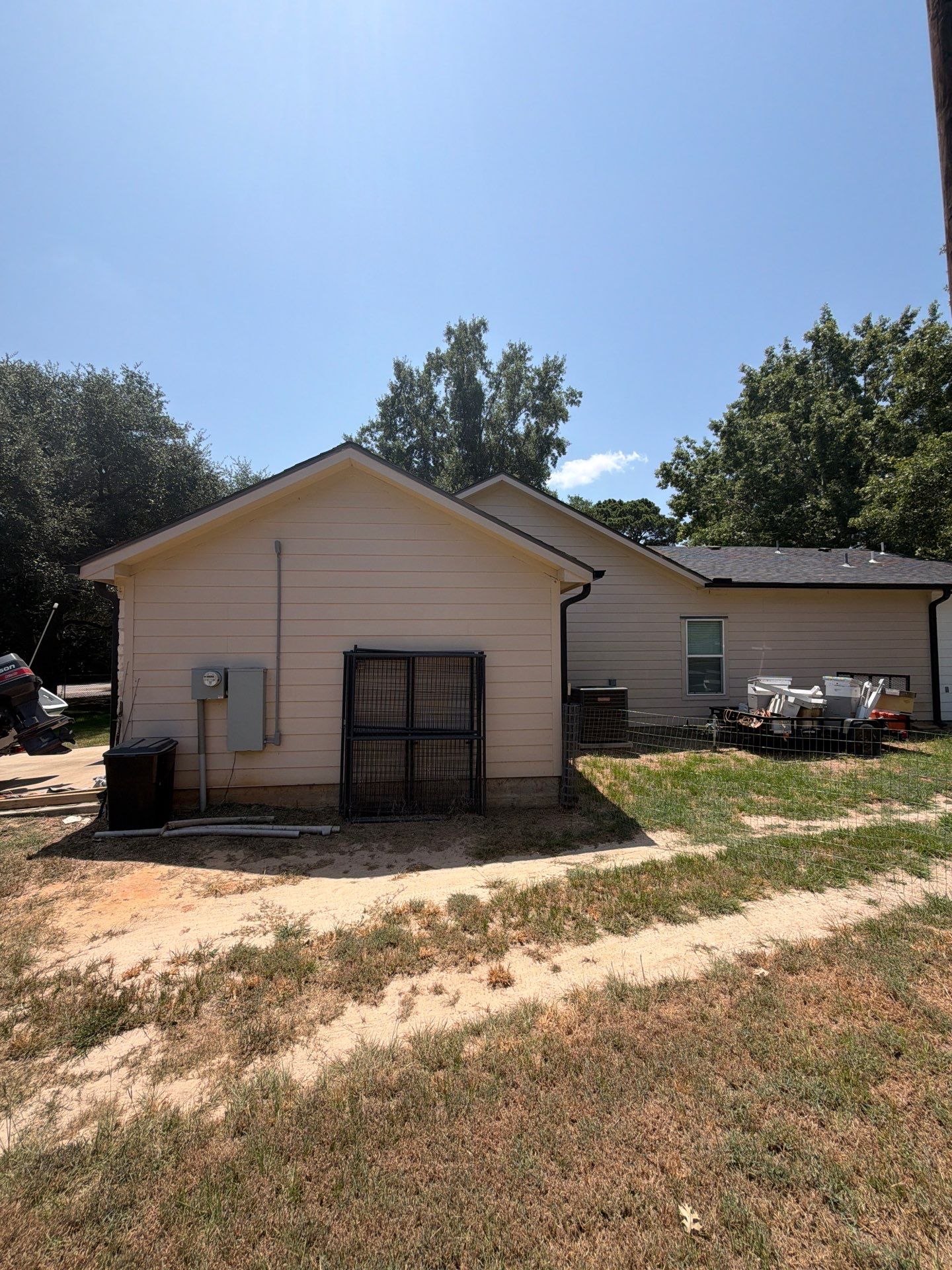 Bold New Color Scheme on Frankston, TX Home by Quality Coats Painting