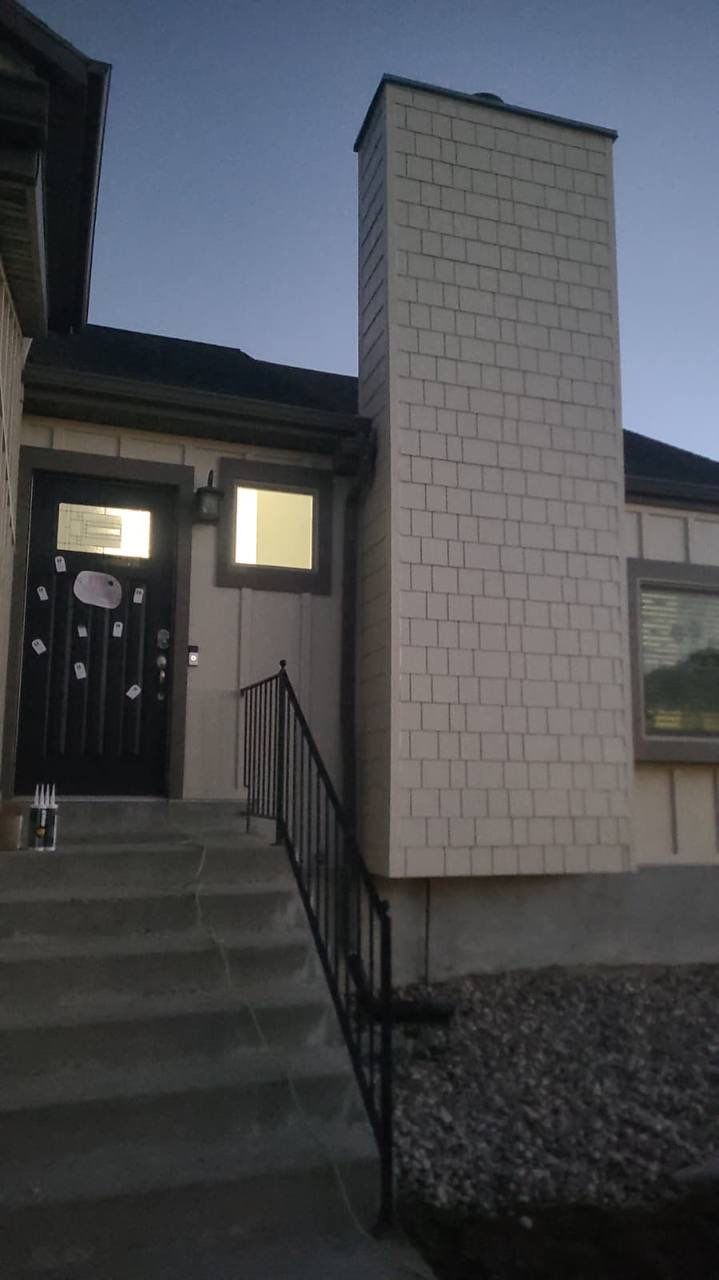 Riverton | Hardie Shingle & B&B Accent | Navajo Beige by Ideal Siding Utah