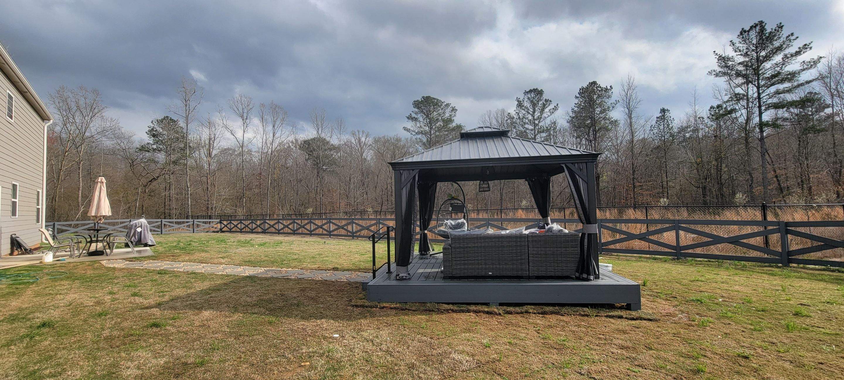 Exterior Gazebo by Ajayi Design and Construction 
