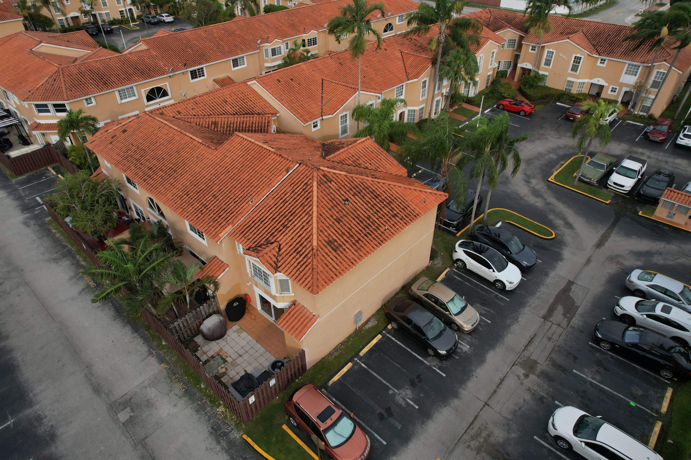 SIENNA VILLAS CONDO - BLDG 14325 by Souffront Construction & Engineering
