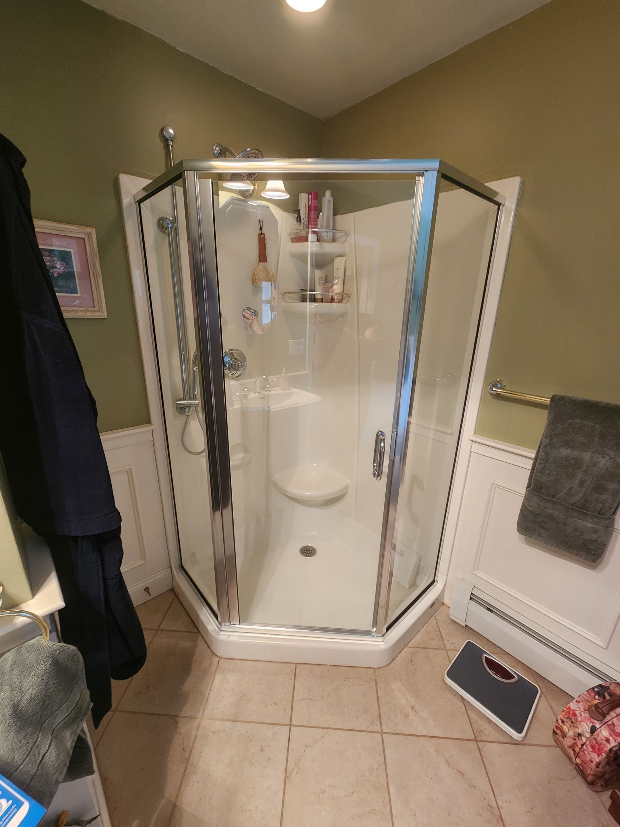 Shower using Alumax Shower by Cheshire Glass Company