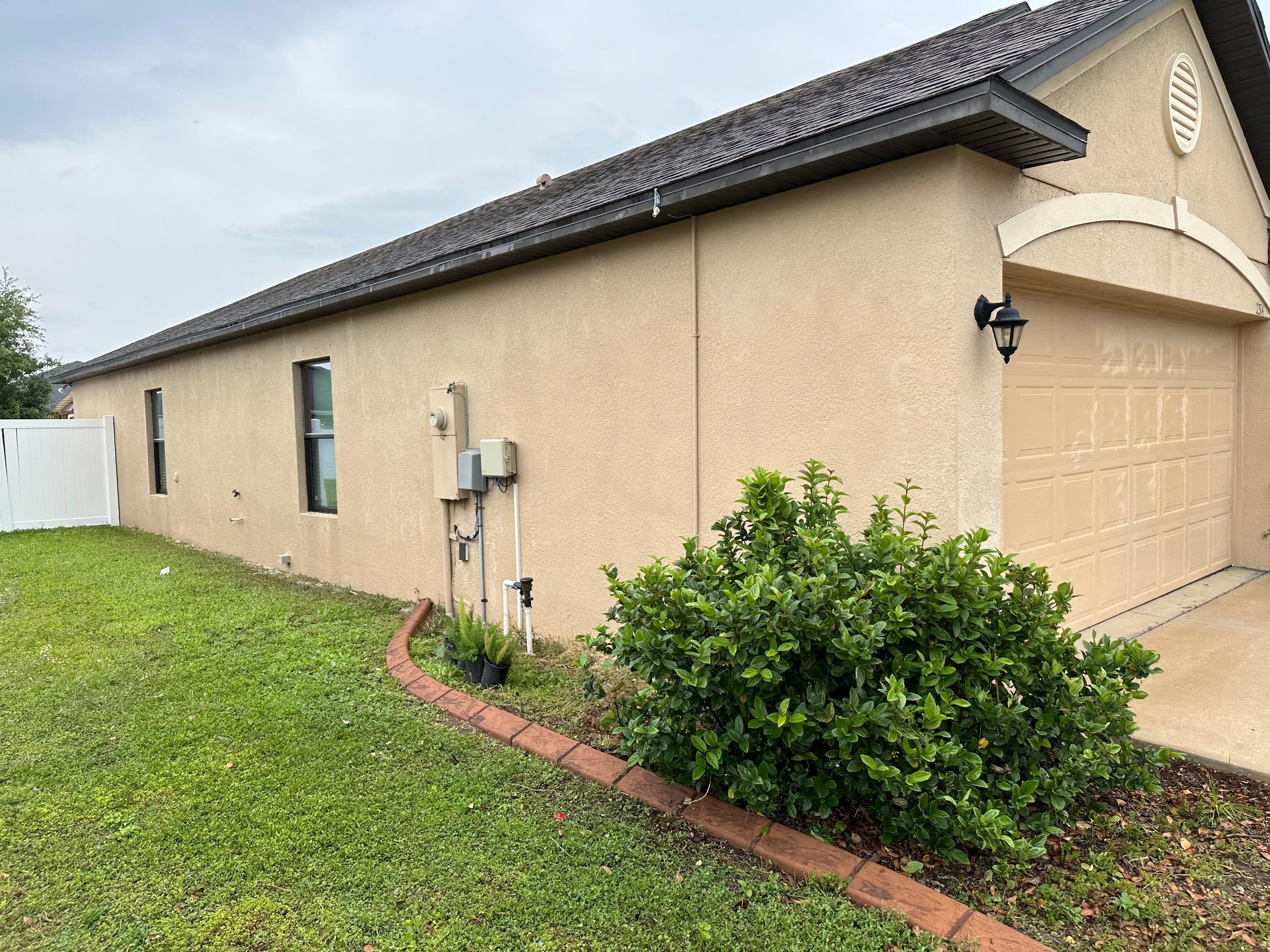 House Wash & Driveway Cleaning in Palmetto Estates Community, Palmetto, FL by Sunshine AquaWash