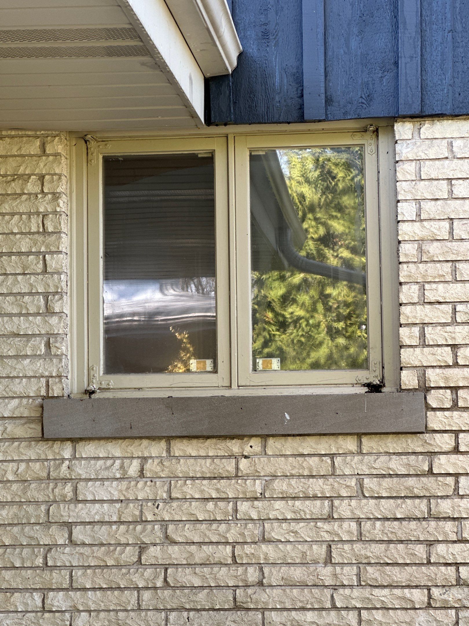 Highland Park, IL House Wash by Simmons Power & Soft Washing