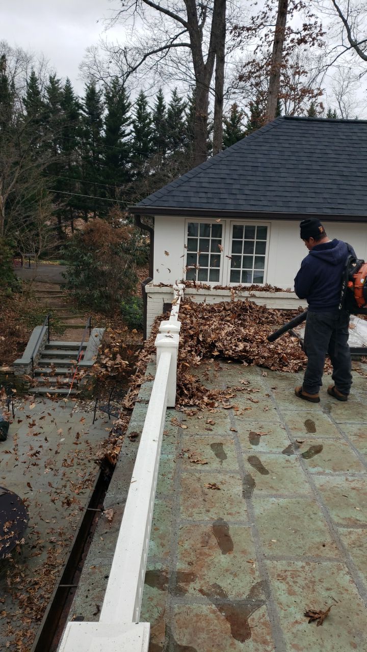 McLean: Certainteed Landmark Pro Designer Shingles in Max Def Charcoal Black by RM Banning, Inc.