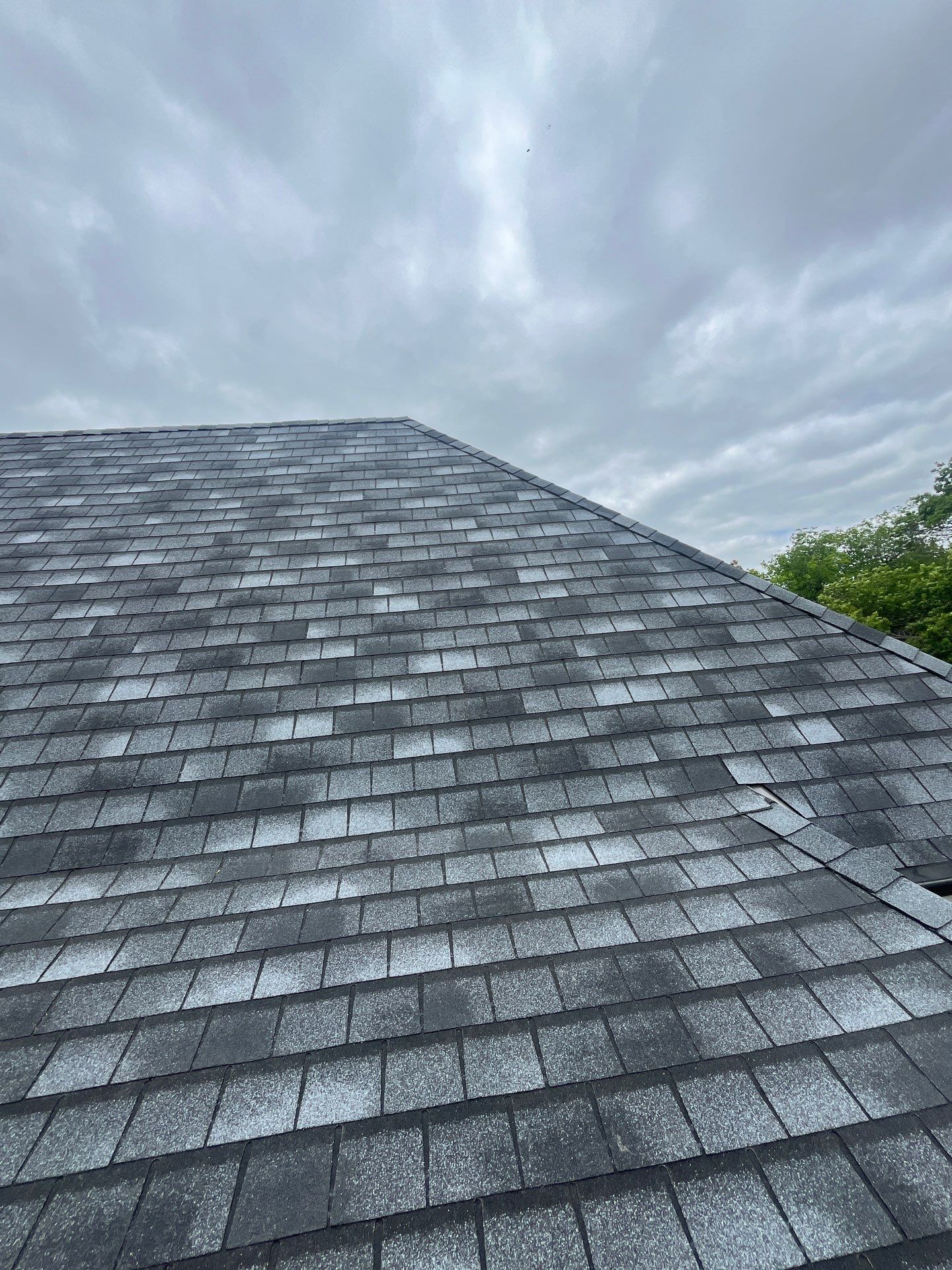 White brick with GAF Slateline English Grey by Tejas Roofworks + Restoration