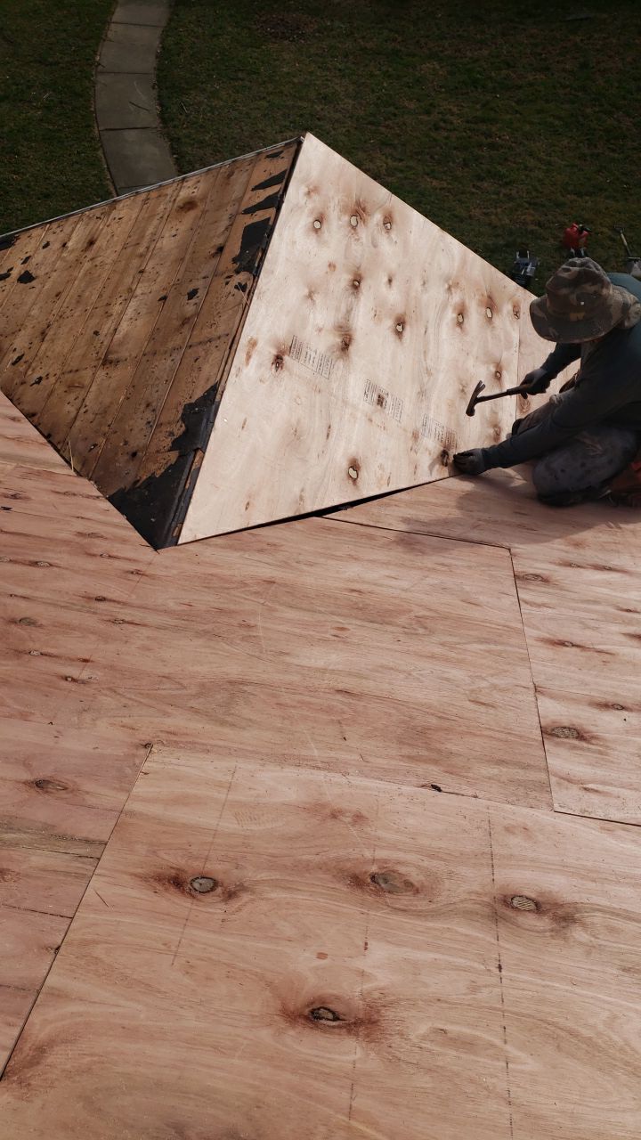 Annandale: CertainTeed Landmark Pro Designer Shingles in Max Def Charcoal Black by RM Banning, Inc.