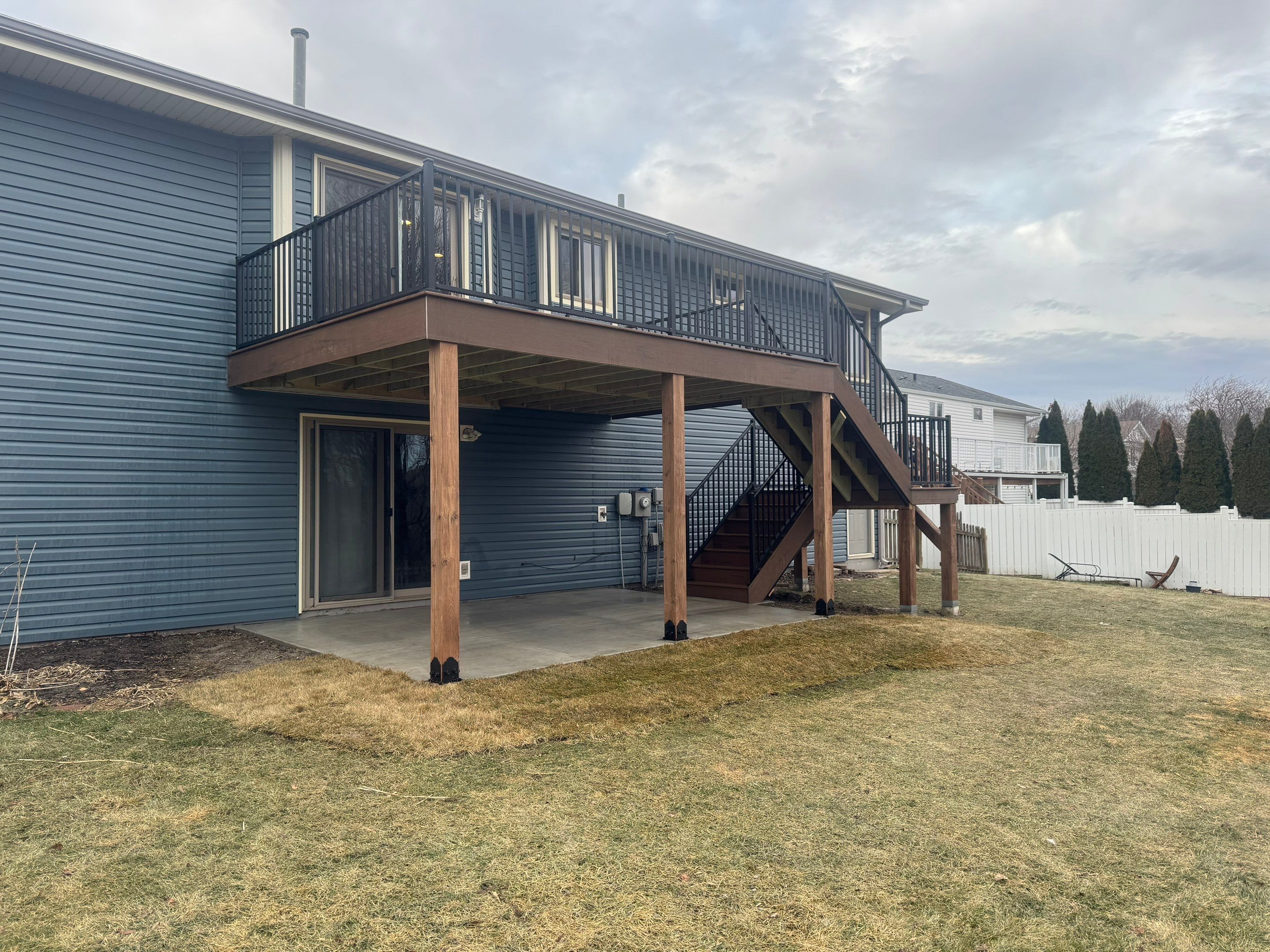 Custom low maintenance deck by EAGLE EYE ENTERPRISES