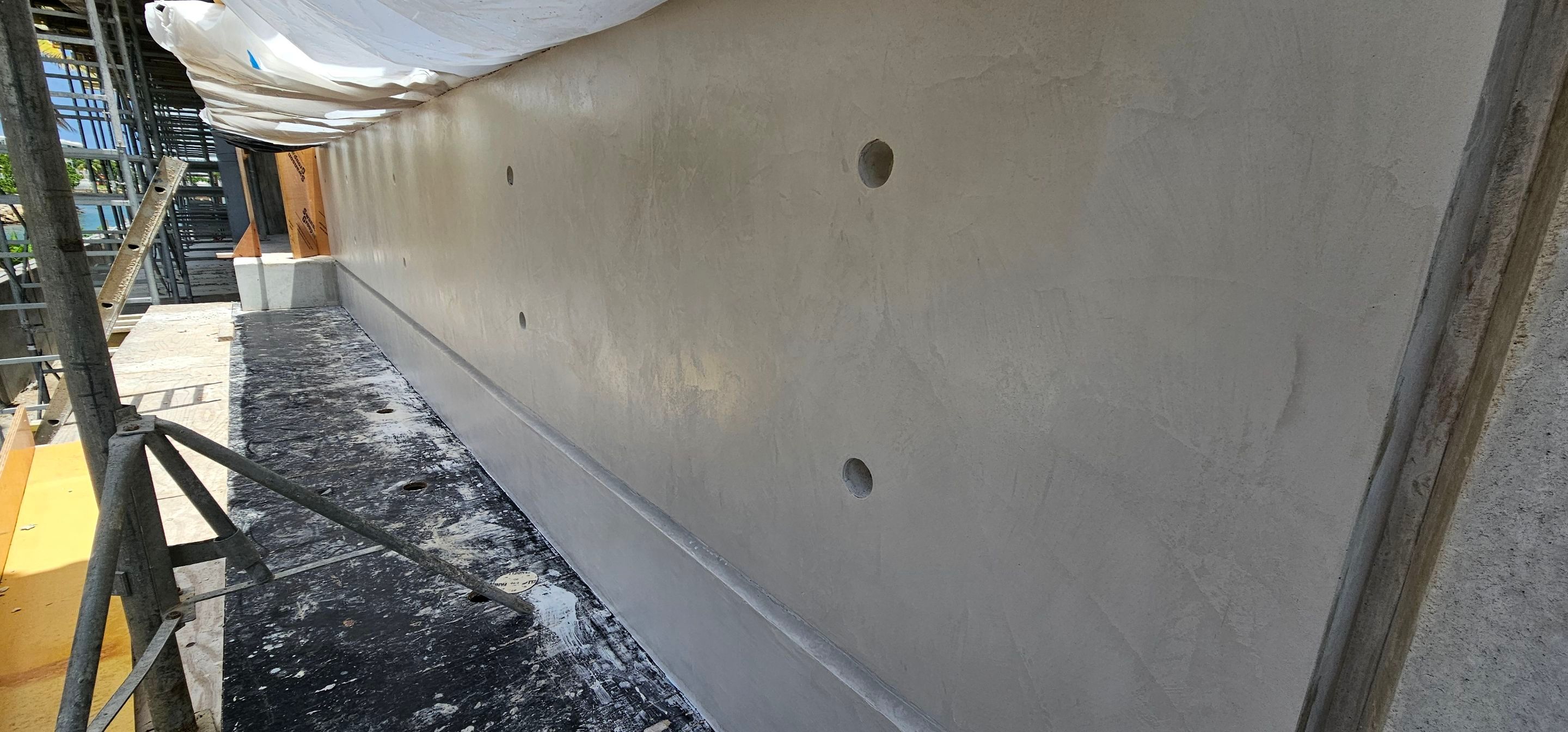 Microtopping over Exterior Walls by Seamless Surfaces