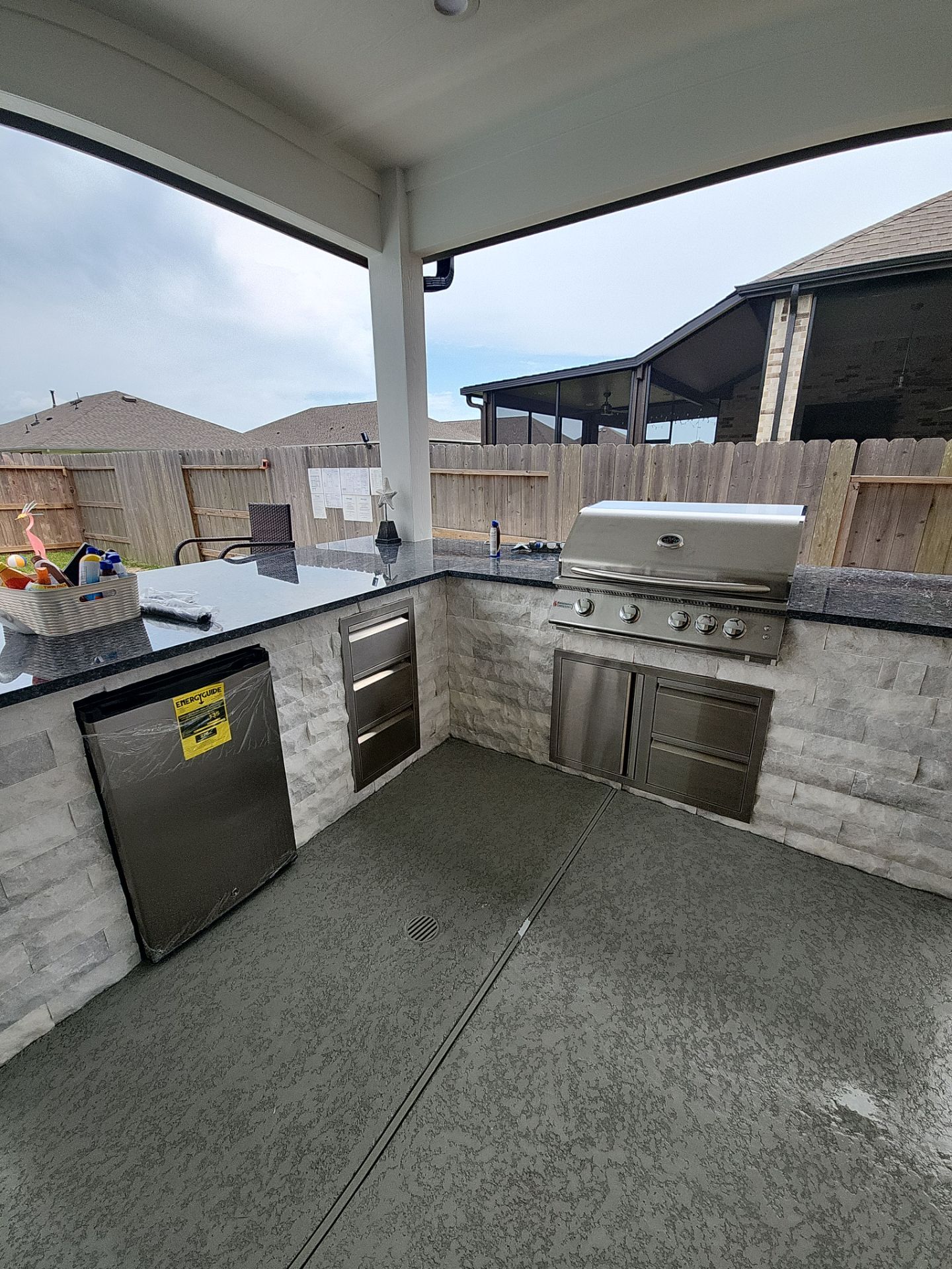 Patio and Summer Kitchen in Texas city by SophAlx LLC