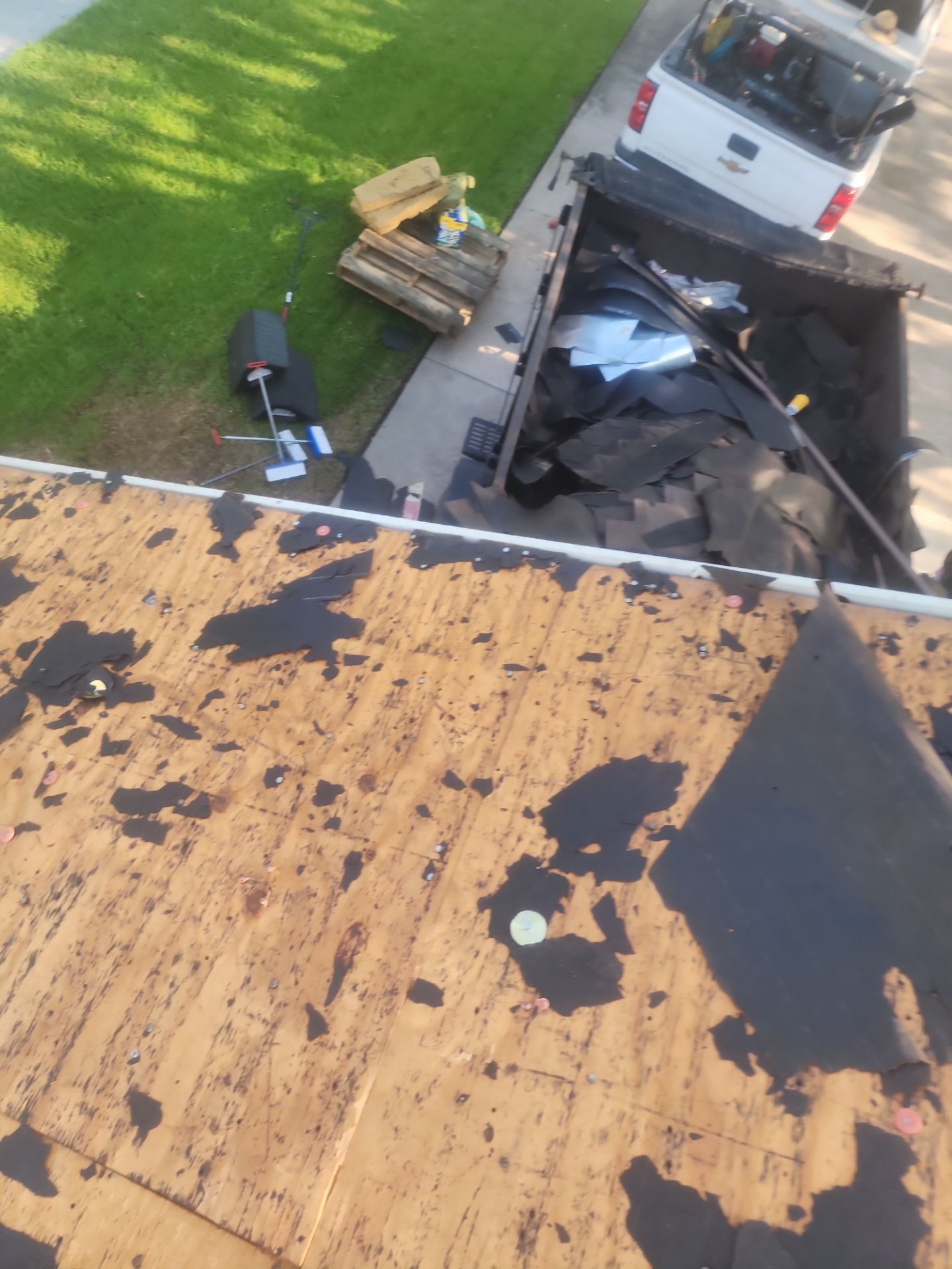 Residential Roofing Installation using Owen's Corning Duration (Lifetime) Shingles by Roof Repair Company