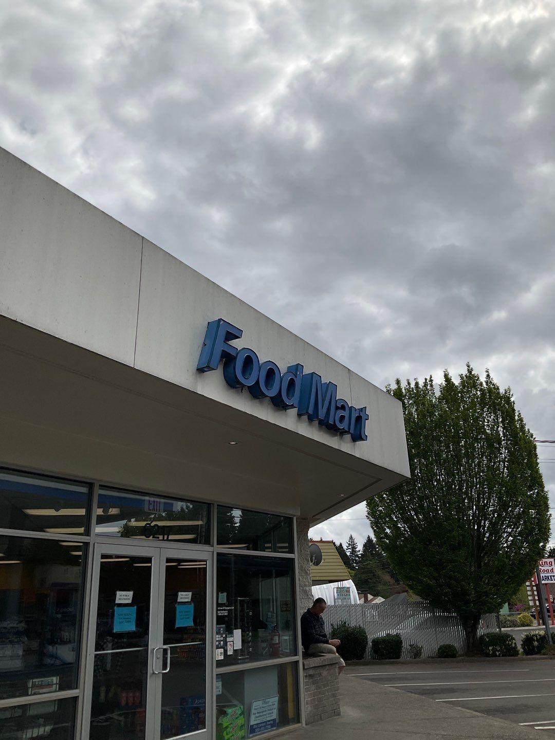 Store wash using Soft wash solution by Willamette Outdoor Wash LLC