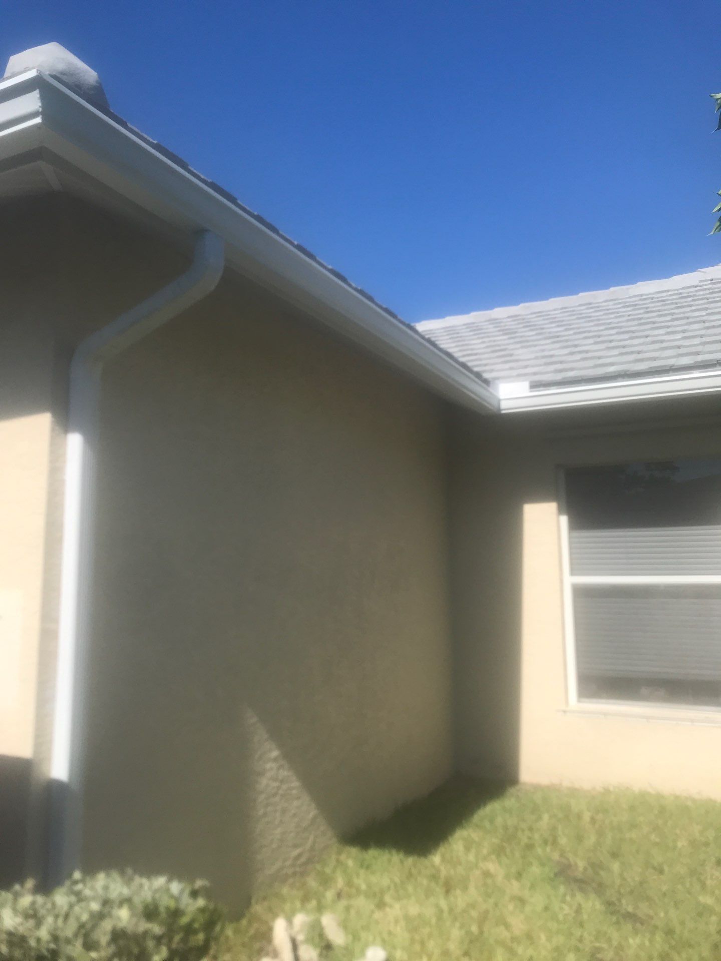 Seamless Gutters using Splash Guard in Cape Coral FL by Gutter Professors