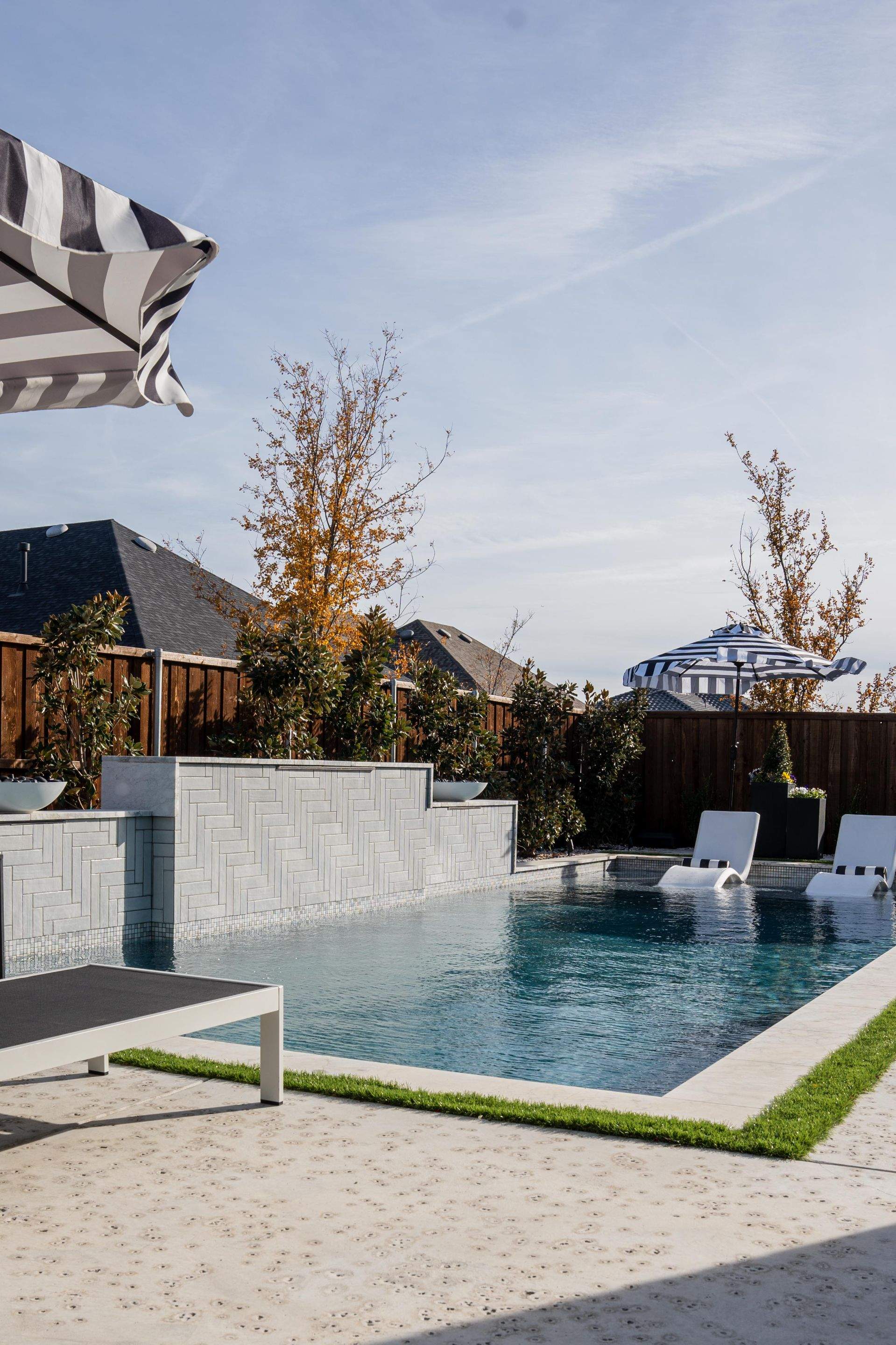 Pool with Large Sun Shelf and Spa by Pinnacle Pools and Spas - DFW