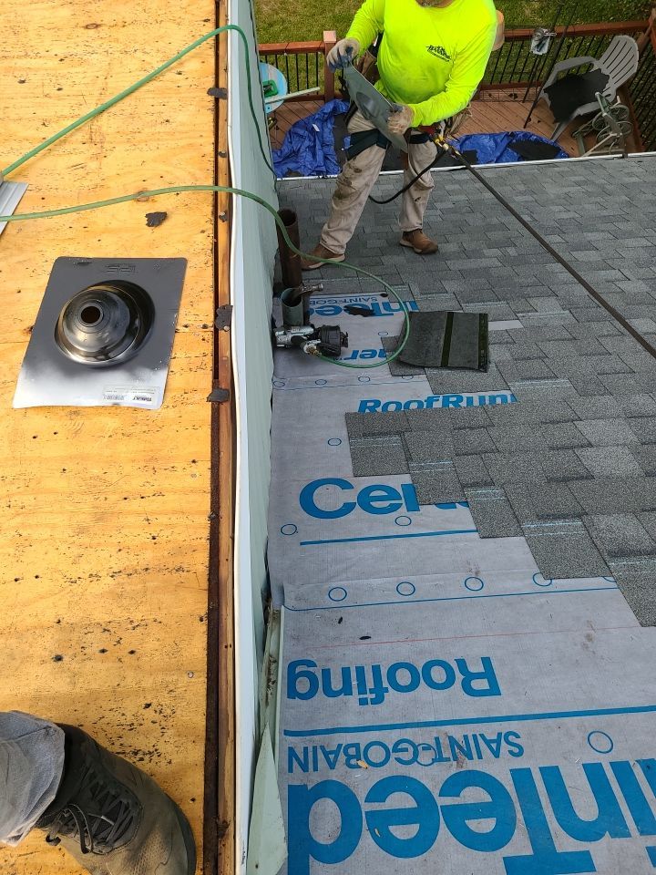 Arlington: CertainTeed Landmark Architectural Shingle in Georgetown Gray by RM Banning, Inc.