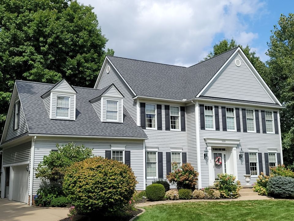 Brand: Atlas Pinnacle Color: Pristine Socthgard Pewter Drip: Black by Eagle Eye Roofing