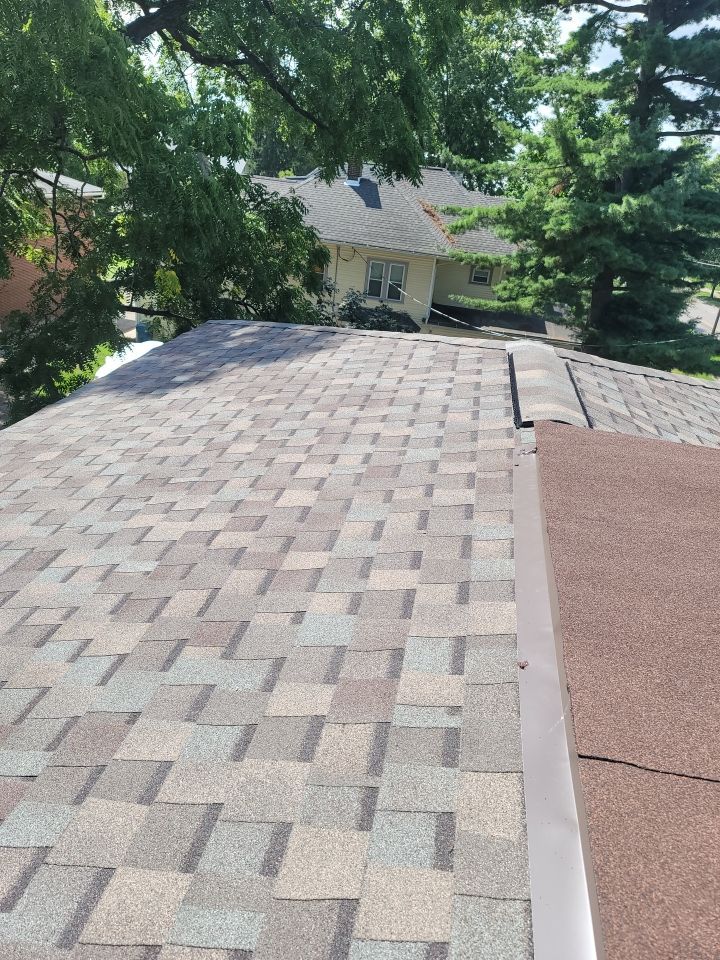 ATLAS PINNACLE COLOR: MAJESTIC SHAKE DRIP EDGE: WHITE by Eagle Eye Roofing