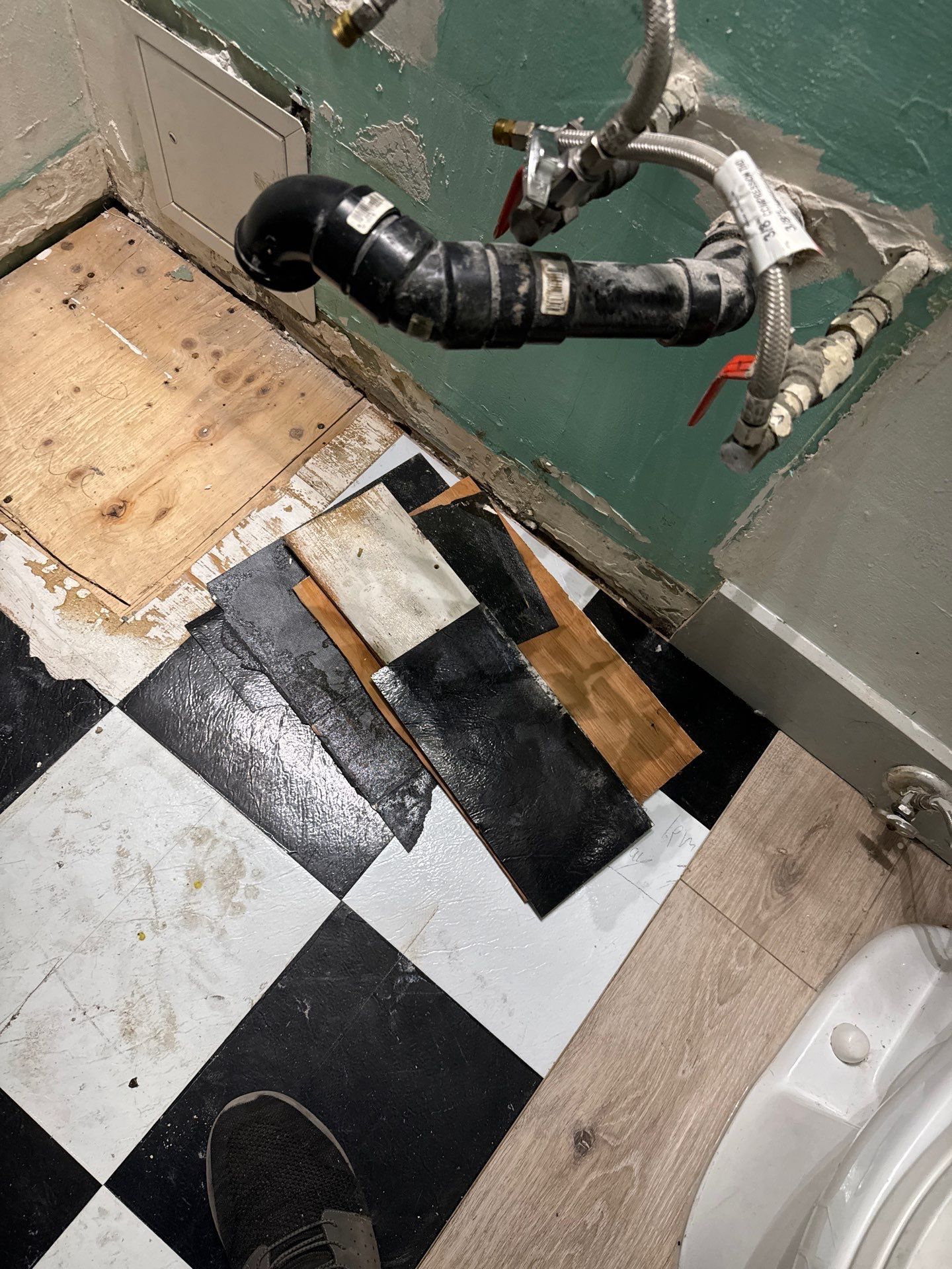 Kitchen Flooring & Bathroom Upgrade by YVR Construction Group