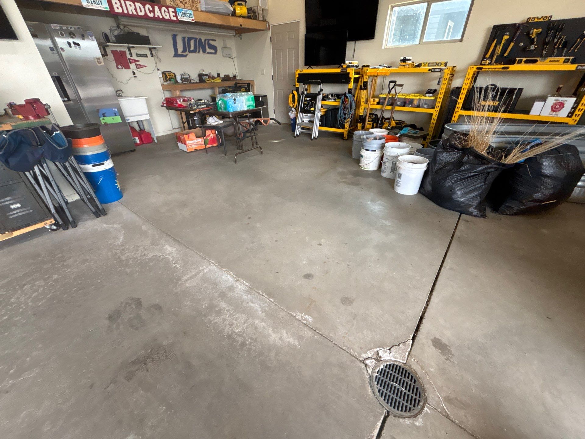 Sioux Falls Garage Floor Repair and Speckled Epoxy Coating Installation by Select Painting, Coatings & Garage Cabinets