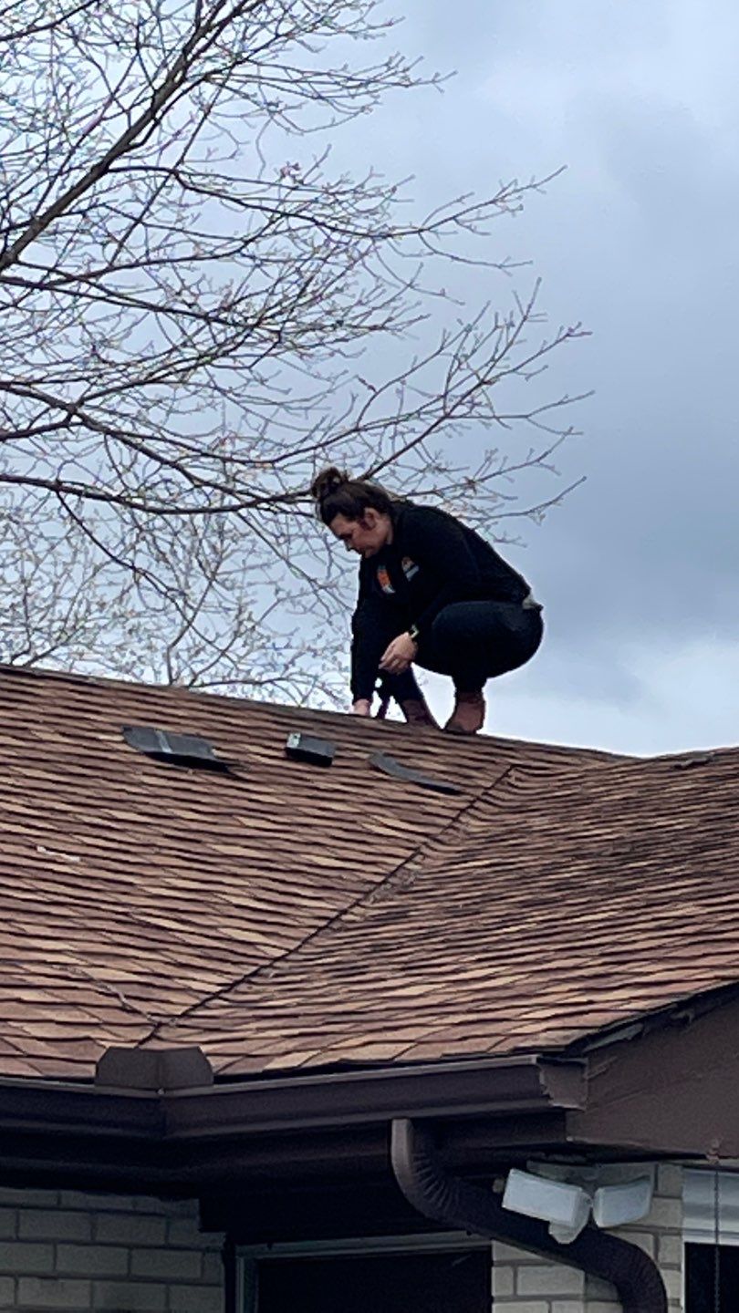 Residential Roofing Installation using Owens Corning Oakridge Roofing System by Undersun Roofing 