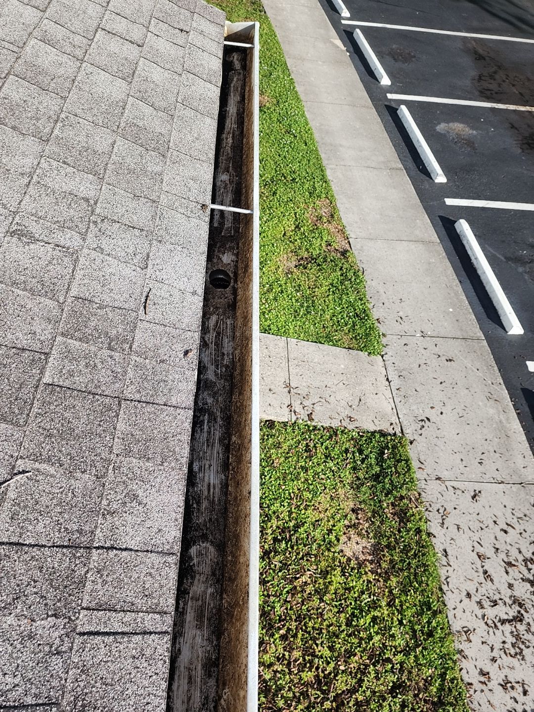 Commercial gutter cleaning Naples & Marco Island, FL after photo with clean gutters