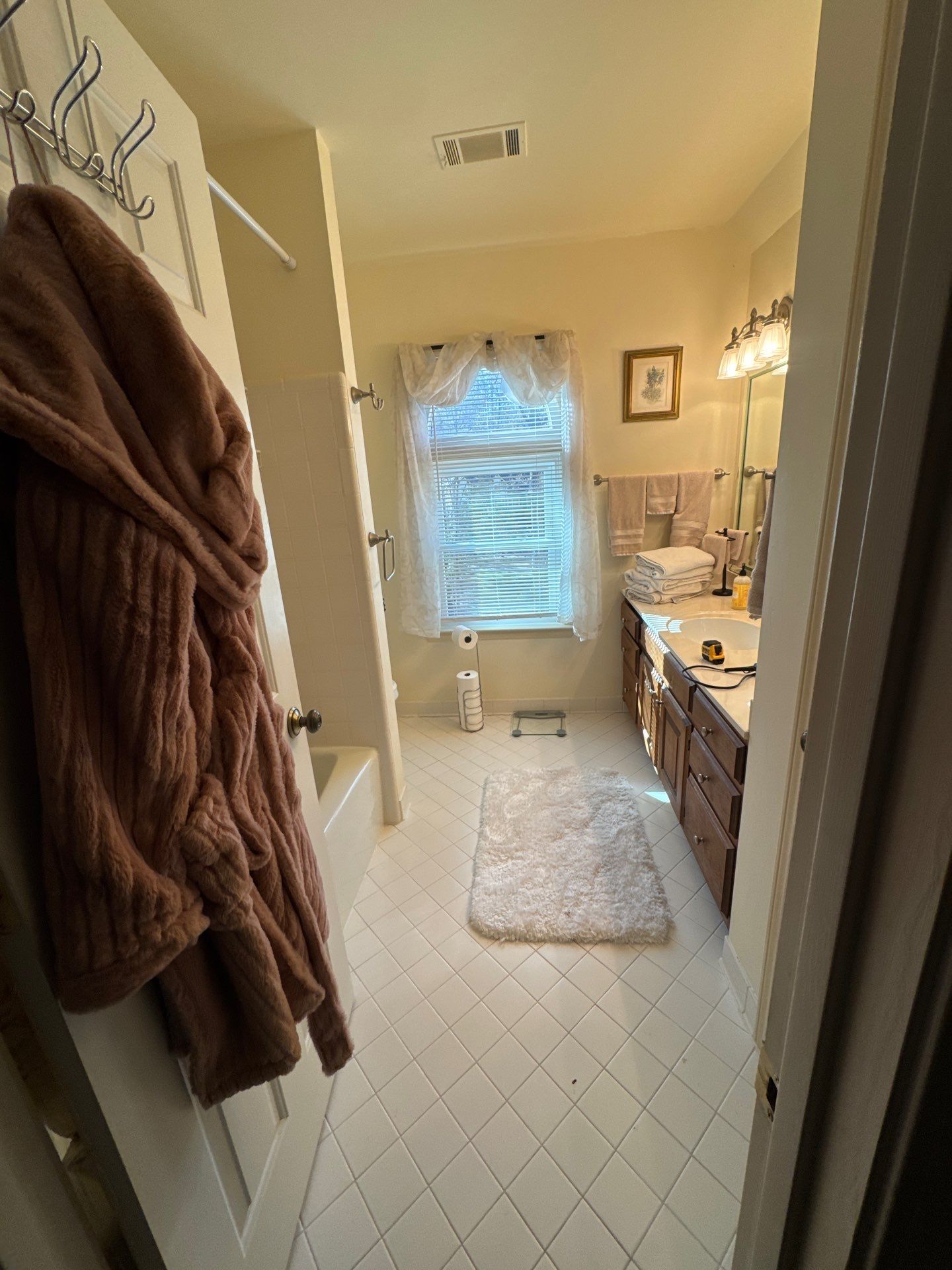 Guest bathroom renovation by Prudencio