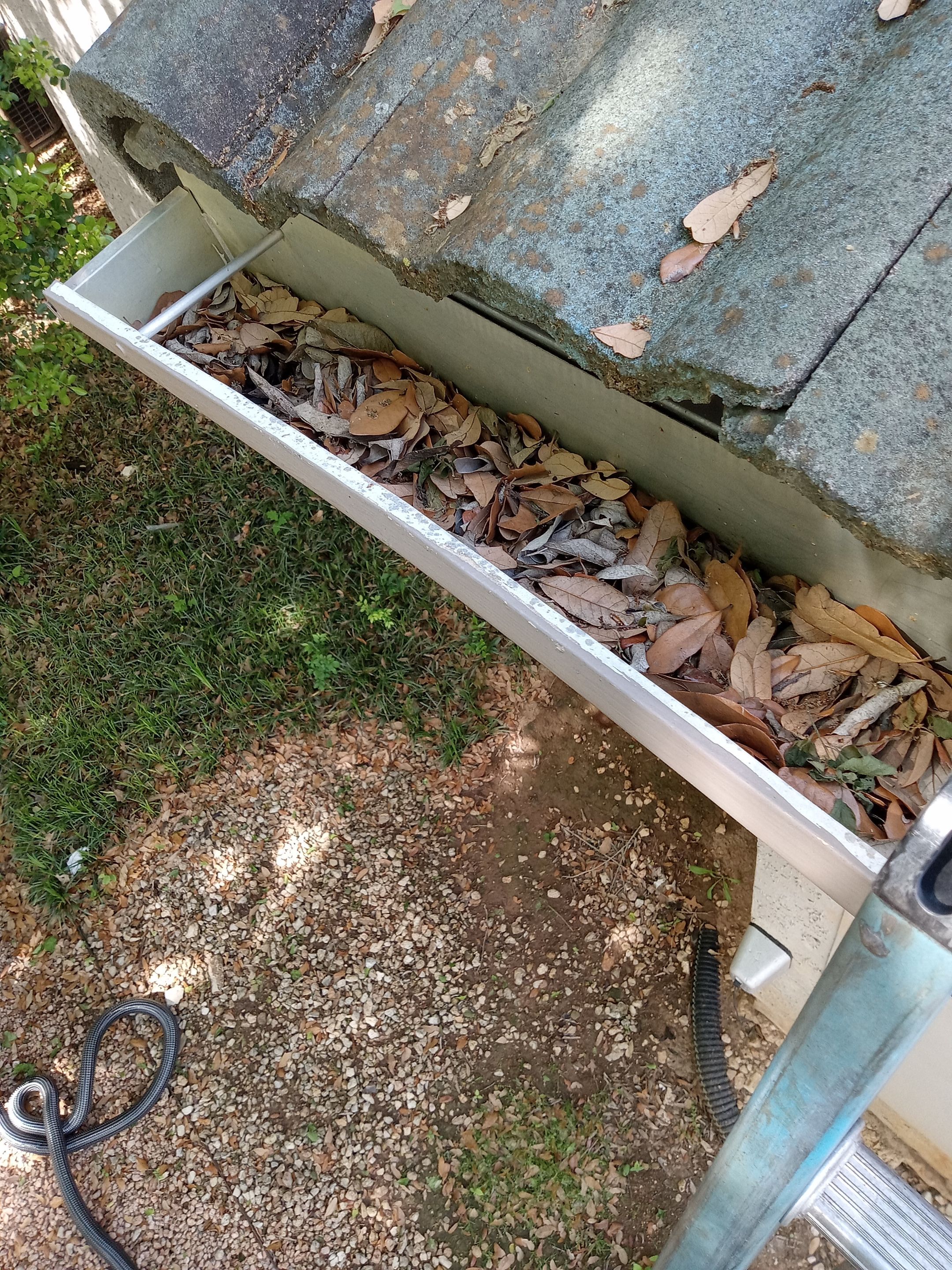 Commercial gutter cleaning Austin before photo with filled gutters