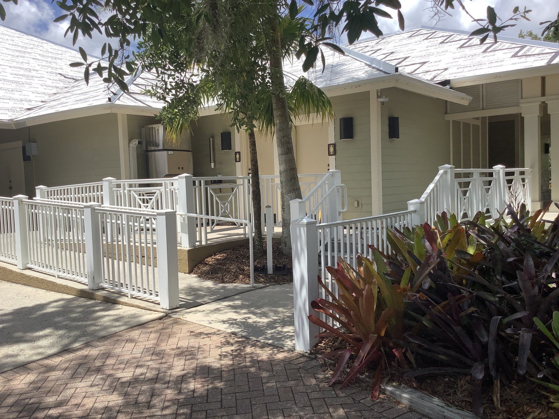 7-Inch Smooth Box Seamless Gutters using smooth box gutters in Fort Myers FL by Gutter Professors