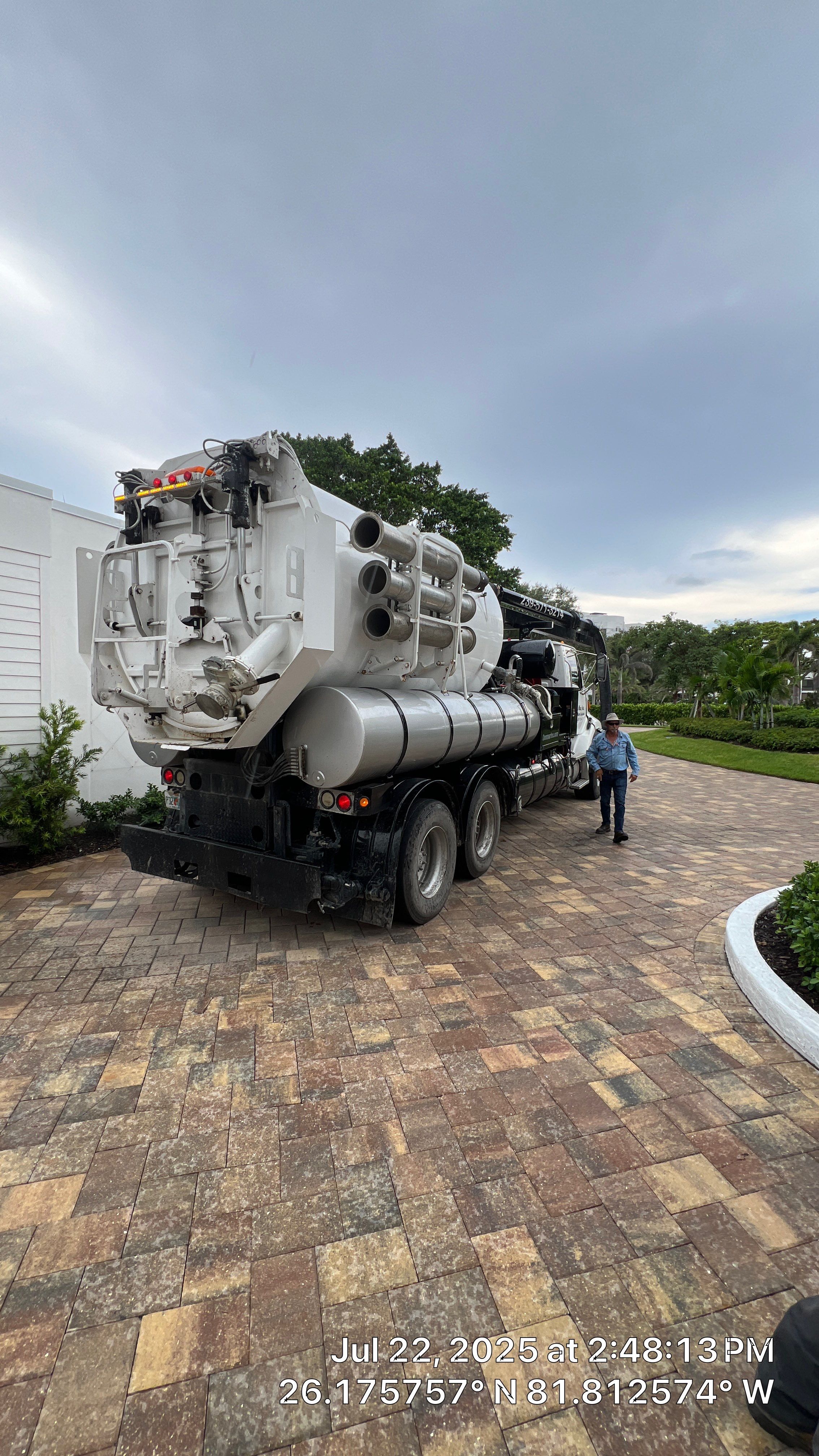 Naples Condo Complex Stormwater System Maintenance and Hurricane Cleanup by APS Power & Water