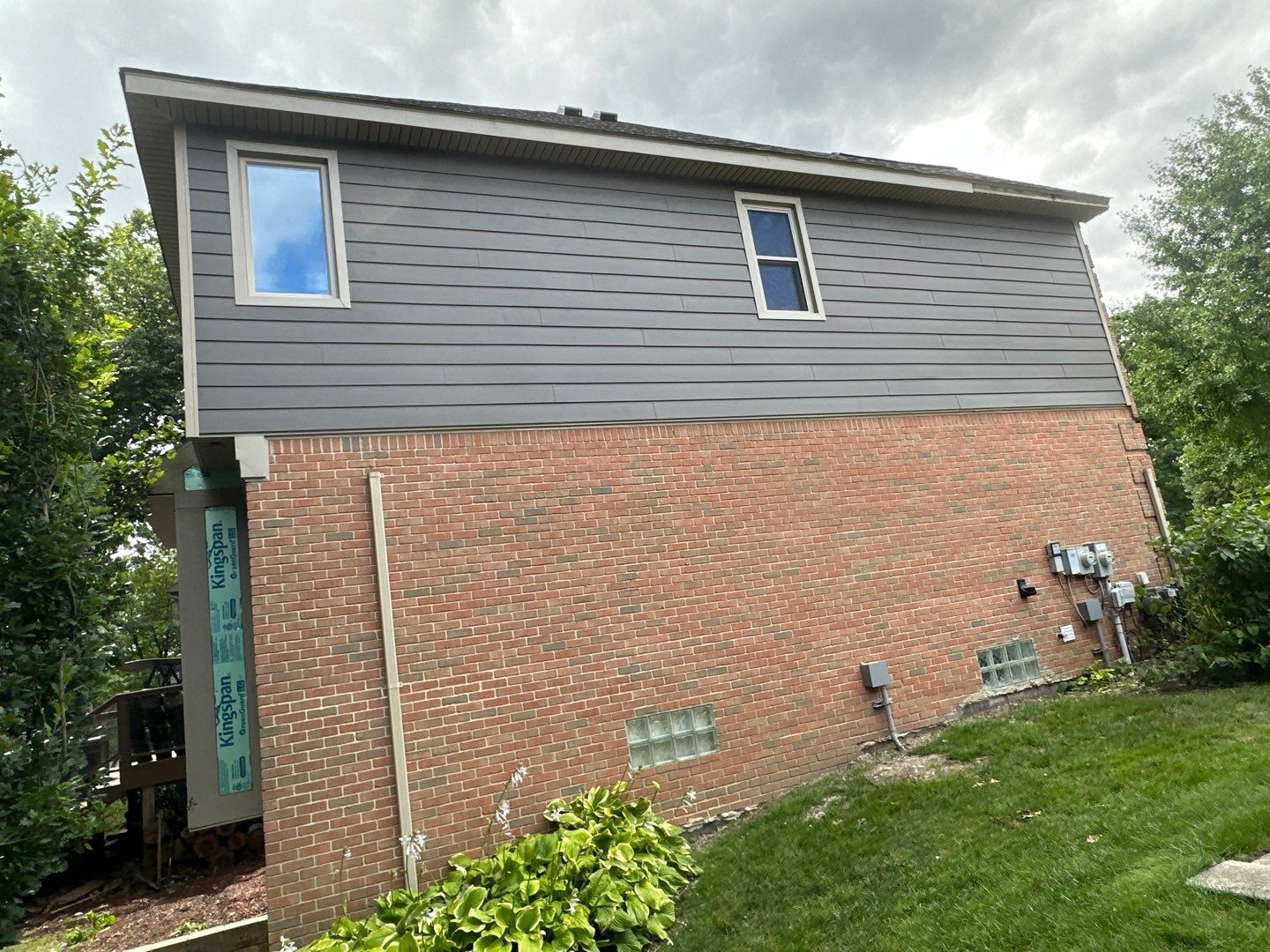 Roof Replacement using Owens Corning Peppercorn and Siding Replacement using Ascend Charcoal Smoke by 180 Contractors