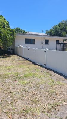 White Vinyl Privacy Fence and Gate Installation in Bradenton