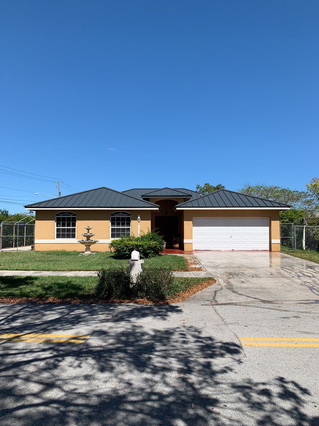 Metal Roof - Galvalume - Charcoal by Istueta Roofing