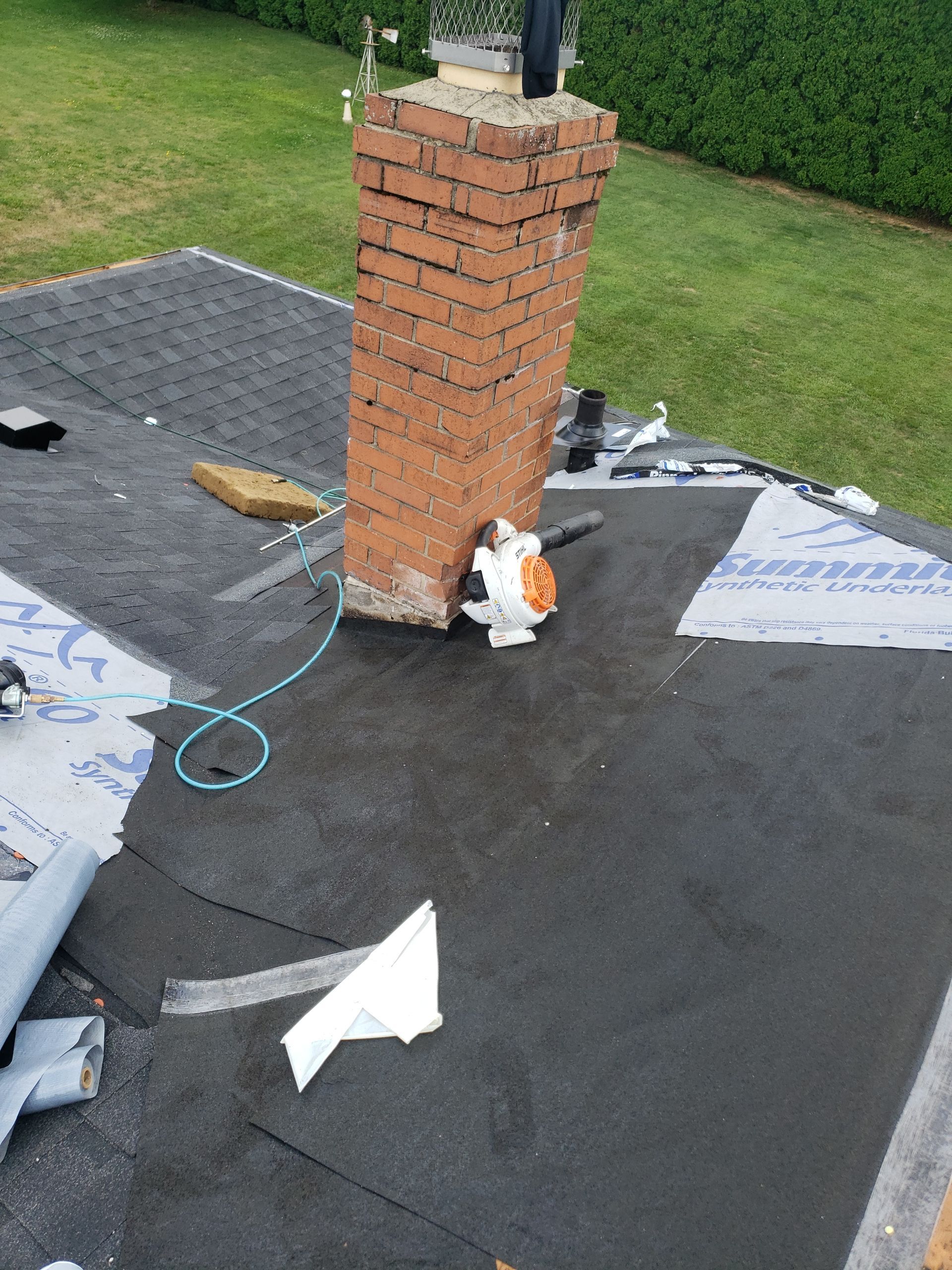 ATLAS PINNACLE COLOR: PRISTINE SCOTCHGARD BLACK DRIP EDGE: WHITE by Eagle Eye Roofing