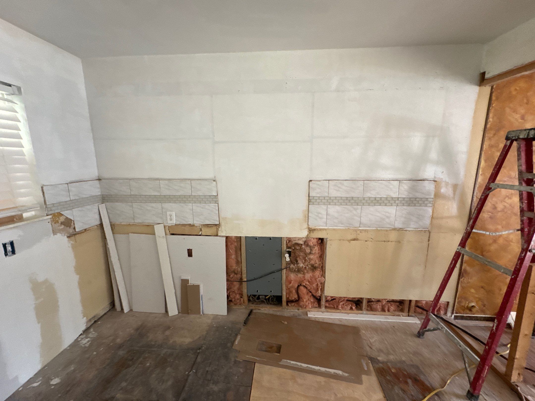 Rapid Cabinet Refitting: Turnkey Installation Completed in 48 Hours by Tibi Soli LLC