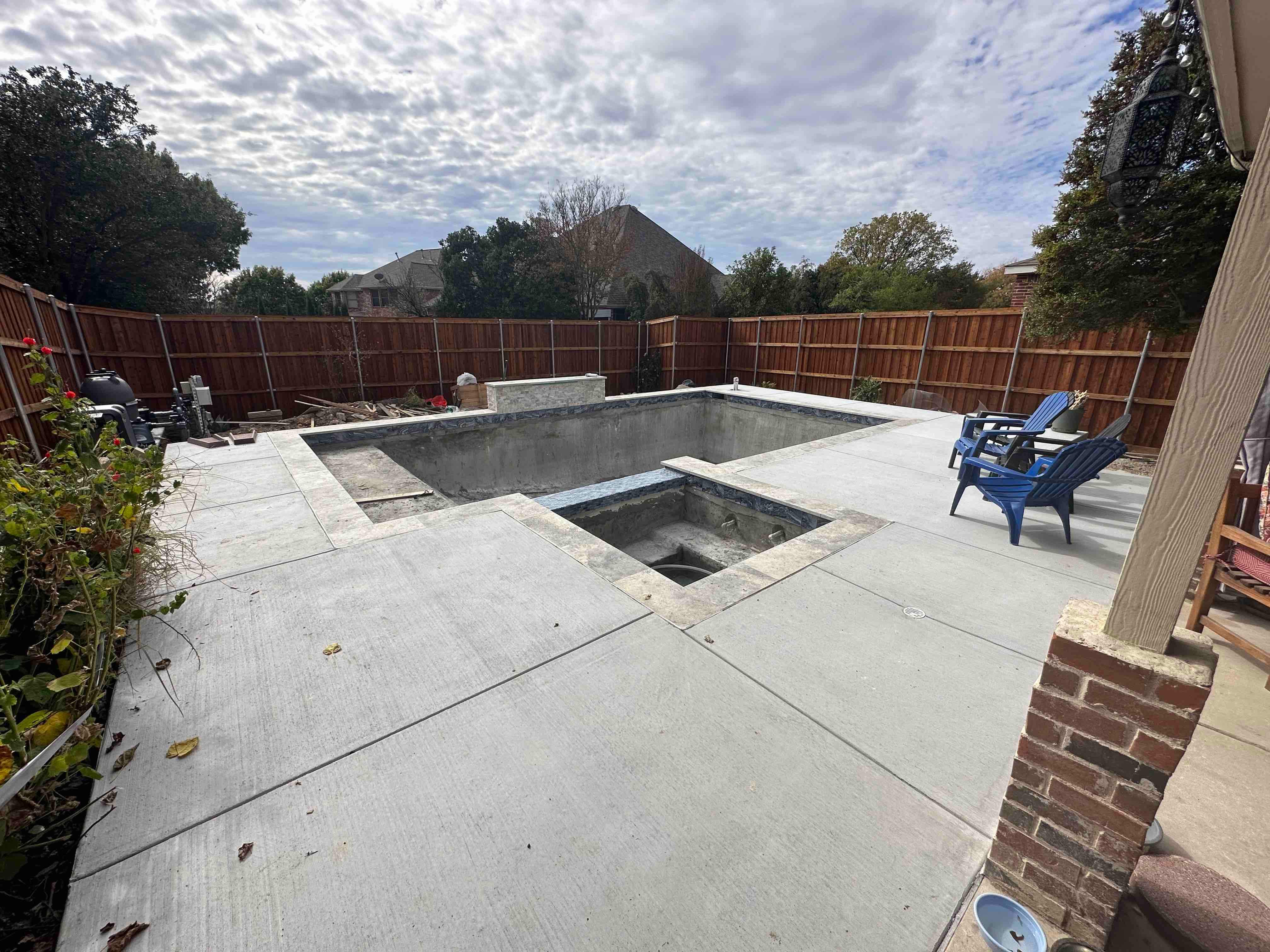 Geometric Pool with Raised Spa by Pinnacle Pools and Spas - DFW