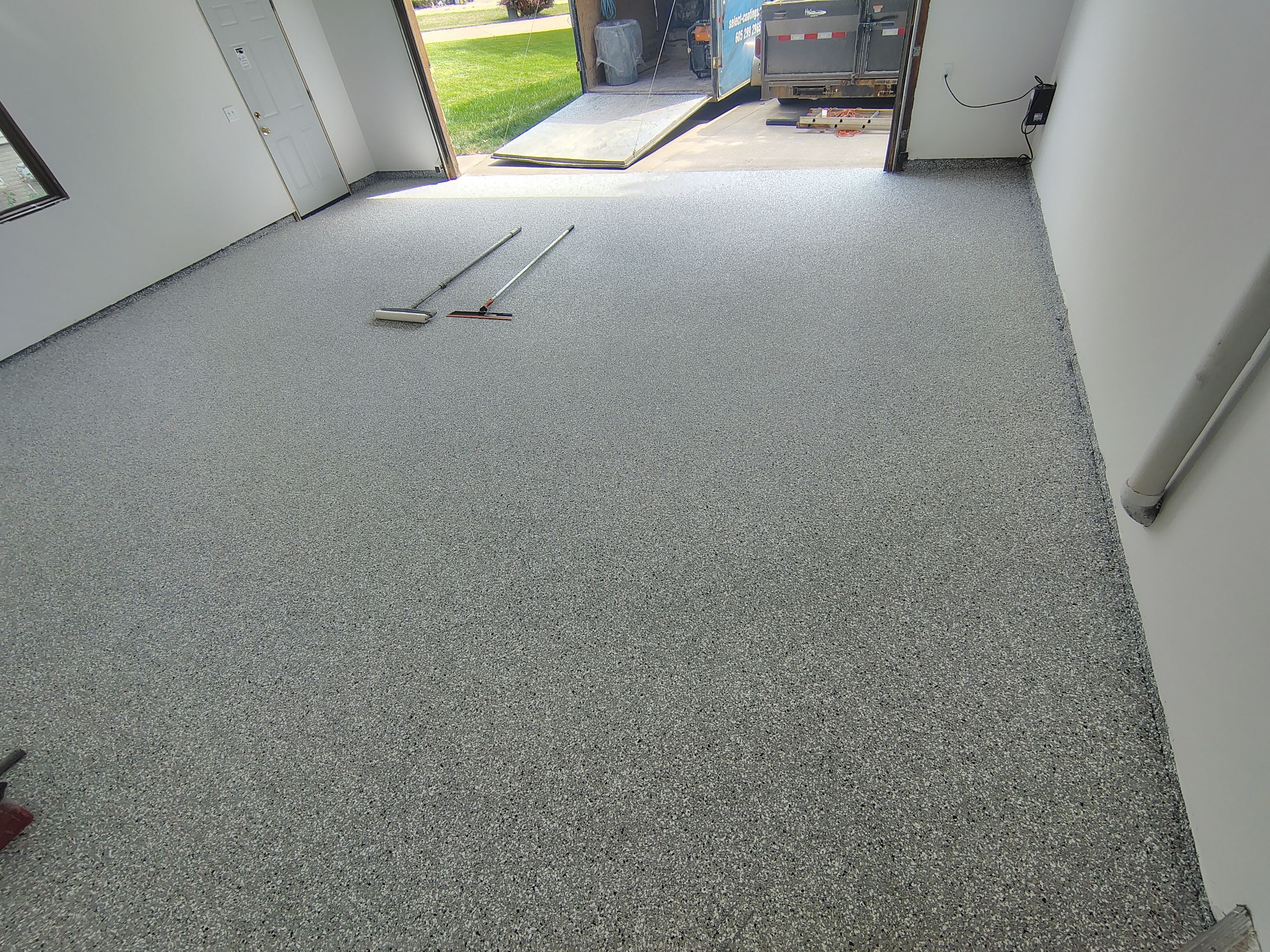 Sioux Falls Garage Floor Coating with Speckled Flake Finish by Select Painting, Coatings & Garage Cabinets