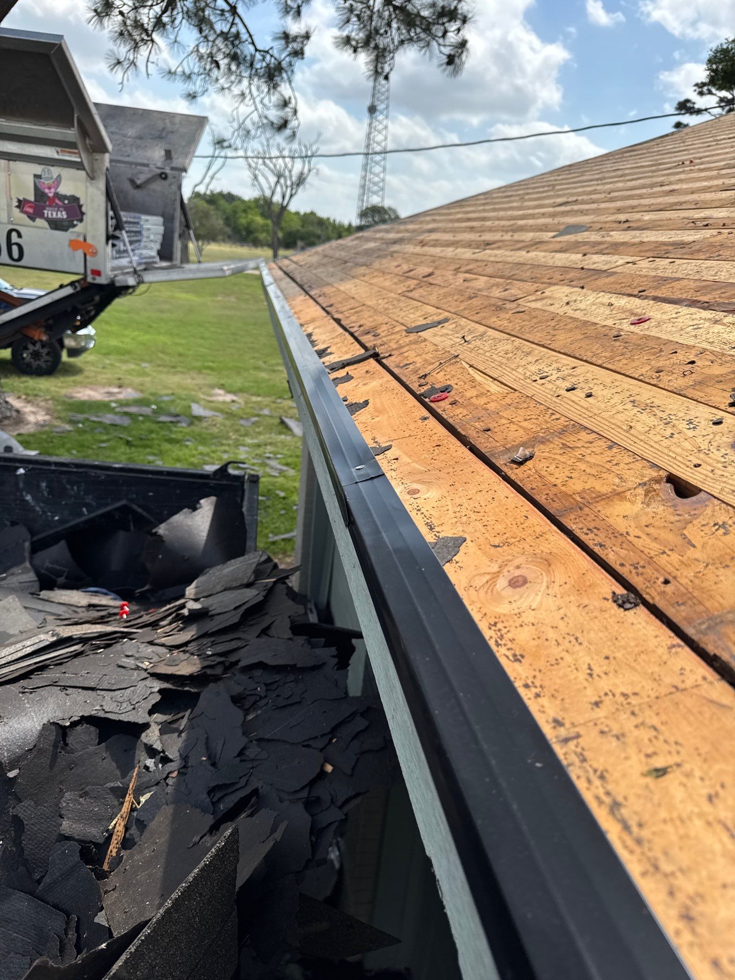 Roof Replacement louise by Roof Repair Company