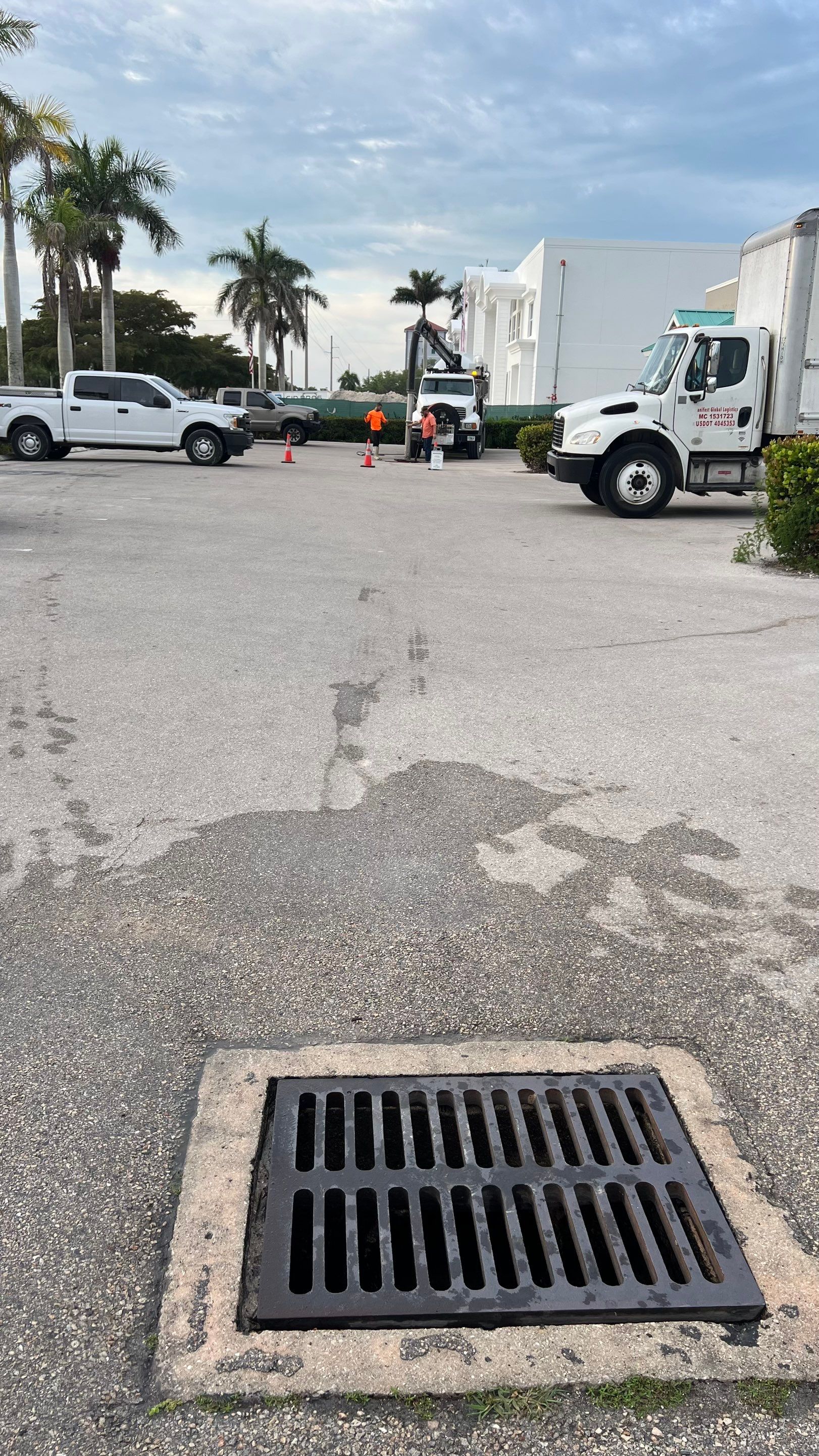 Stromwater System Maintenance at Bill Smith Appliances / Critter Cafe Marco Island Catch Basin by Don Mar, Inc. Storm Water Solutions