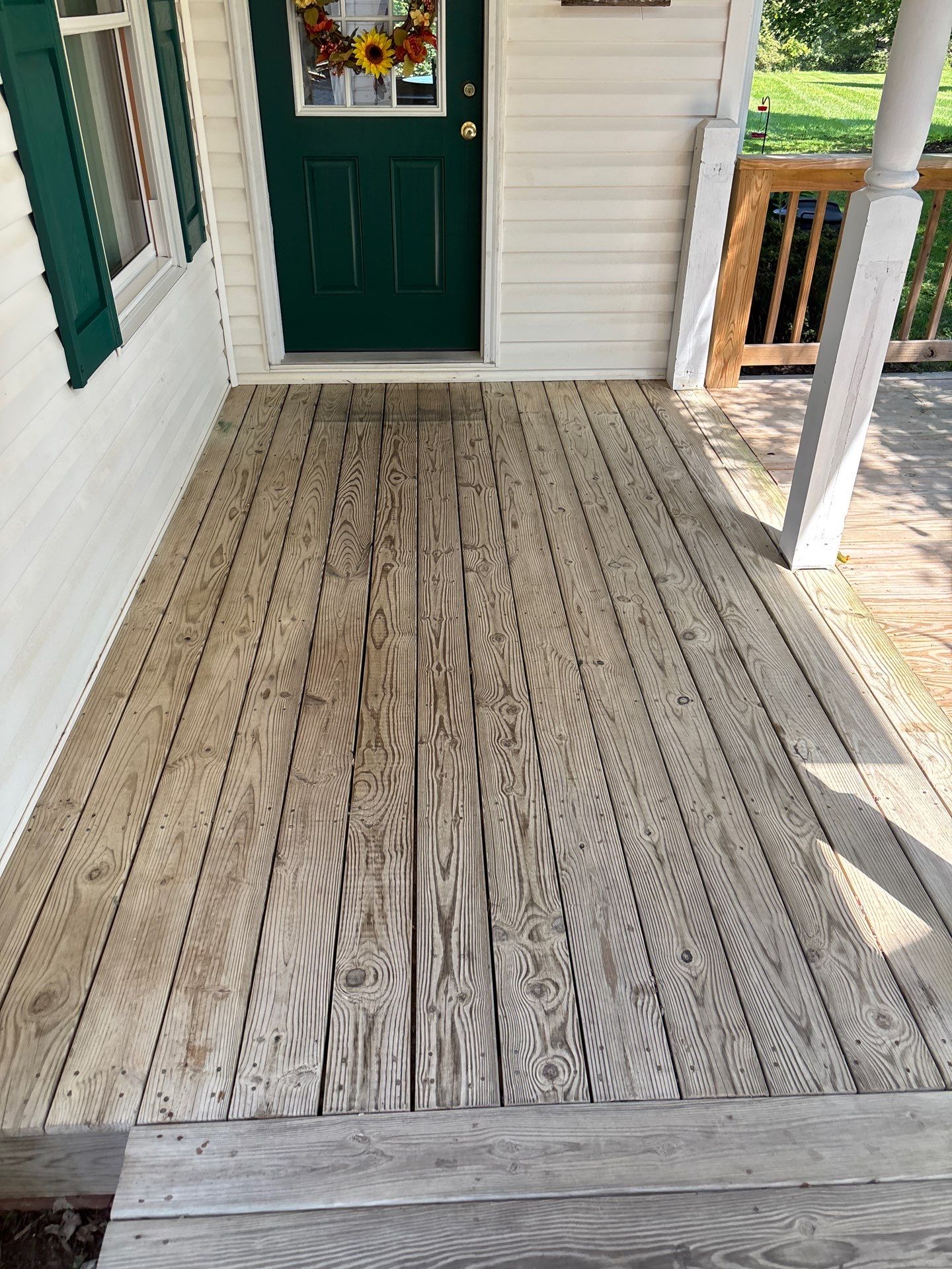 Wood Deck using Wood Sealant by DuraSeal