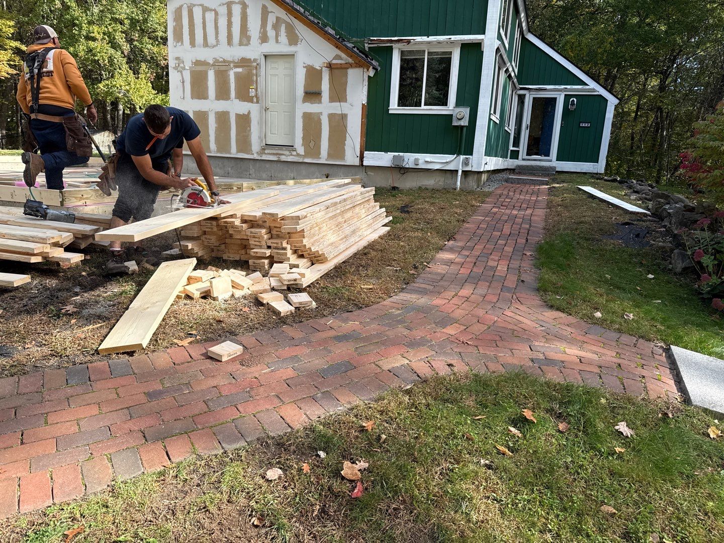 Custom ADU Construction with Vaulted In-Law Suite – LP SmartSide®, ZIP System® & Harvey® Windows by Sensible Home Solutions