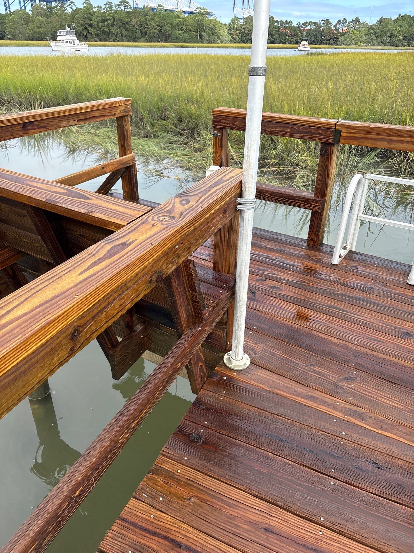 Wood Dock using Wood Sealant by DuraSeal
