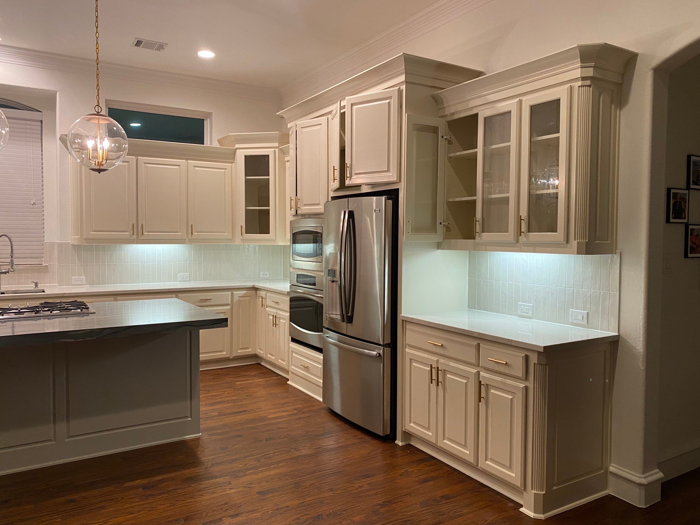 Kitchen Remodel using Quartzite by SLM General Contractors & Roofing