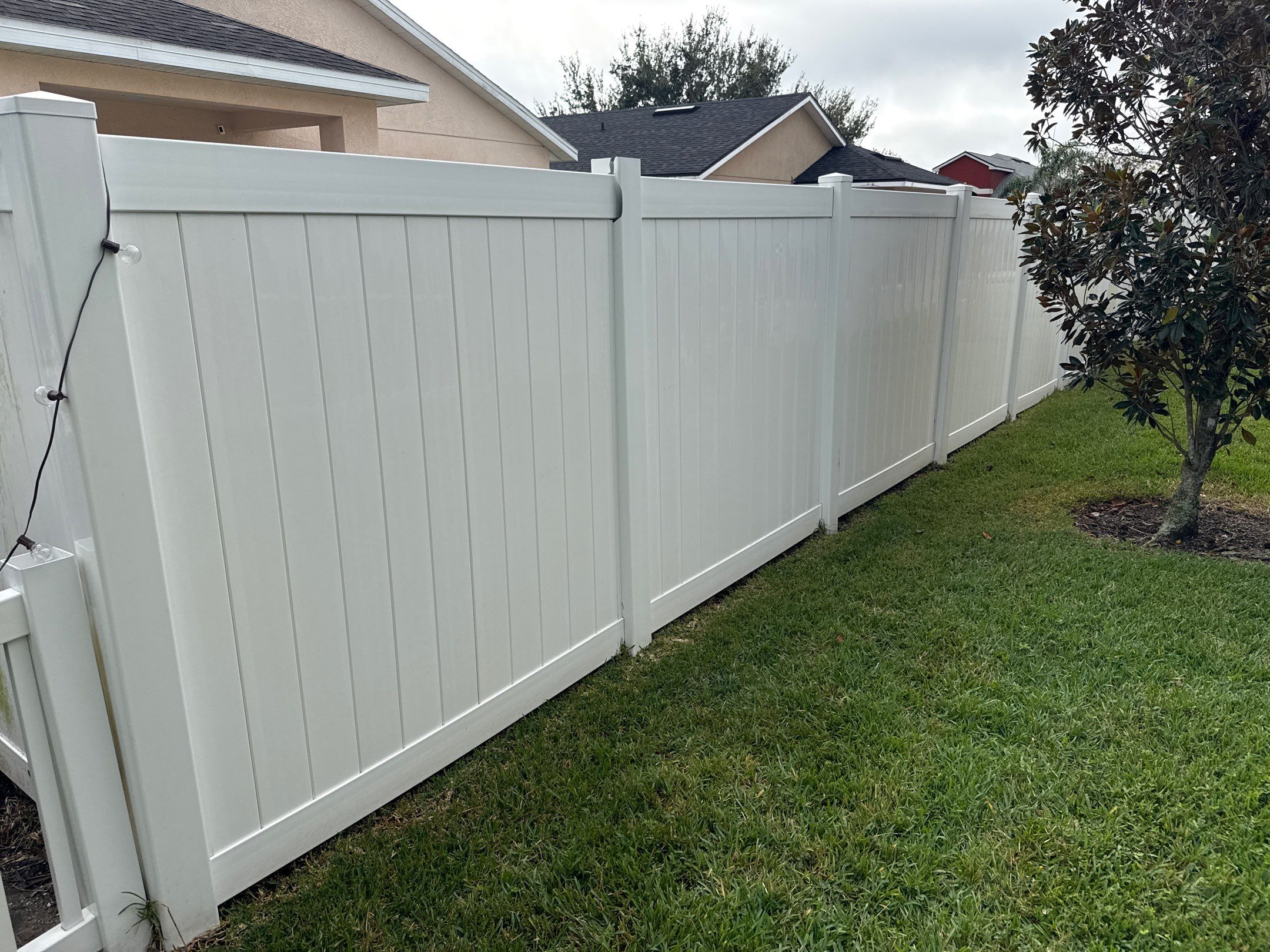 Vinyl Fence Cleaning, Driveway & Sidewalk Cleaning in Crystal Lakes – Palmetto, FL by Sunshine AquaWash