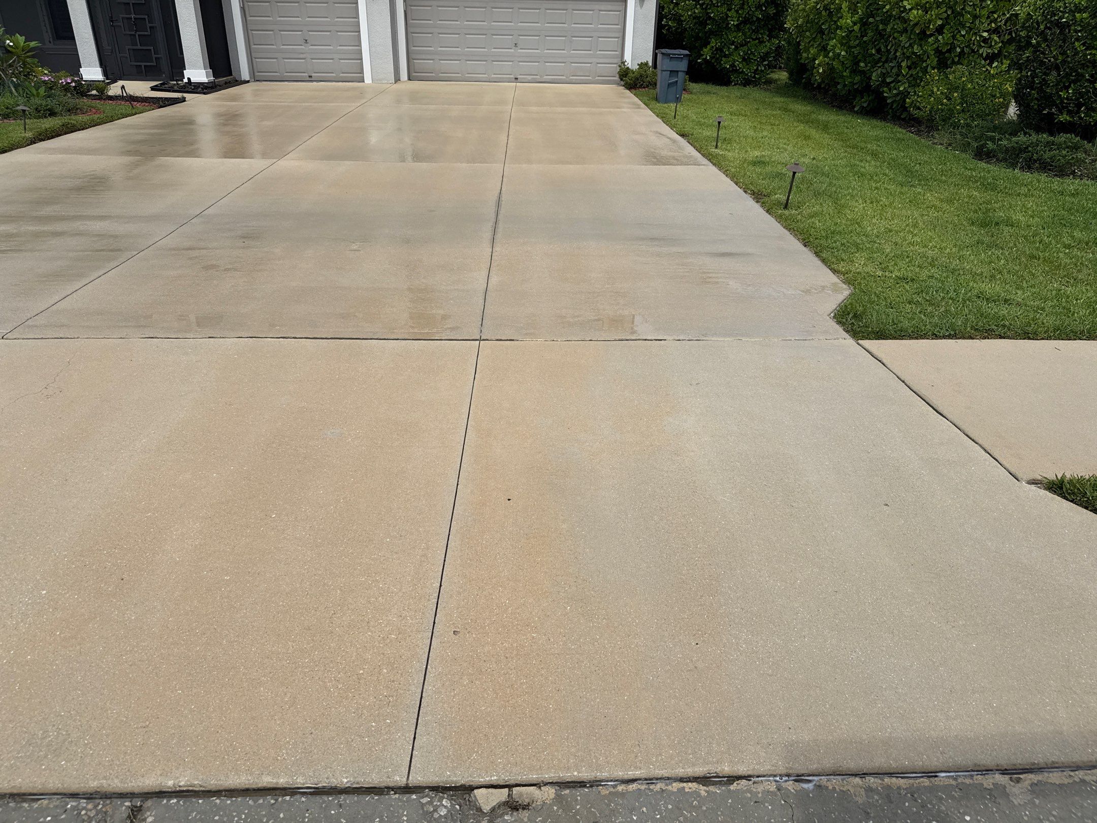 Large Corner Lot Concrete Cleaning in Old Mill Preserve – Palmetto, FL by Sunshine AquaWash