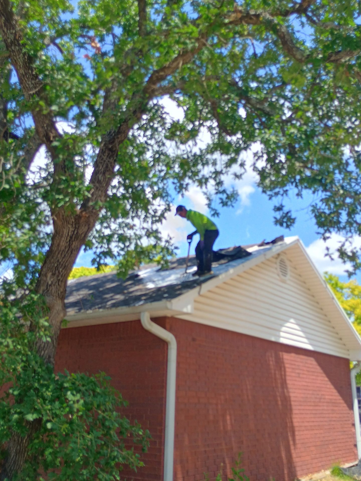 GAF Timberline Roof Replacement in Wynnewood, Oklahoma by BANA Roofing and Solar Supply