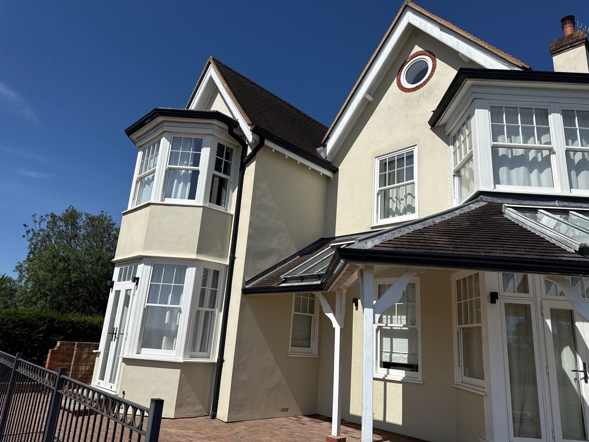Comprehensive Driveway, Patio and Render Cleaning in Guildford Surrey by Ges Exterior Cleaning ltd