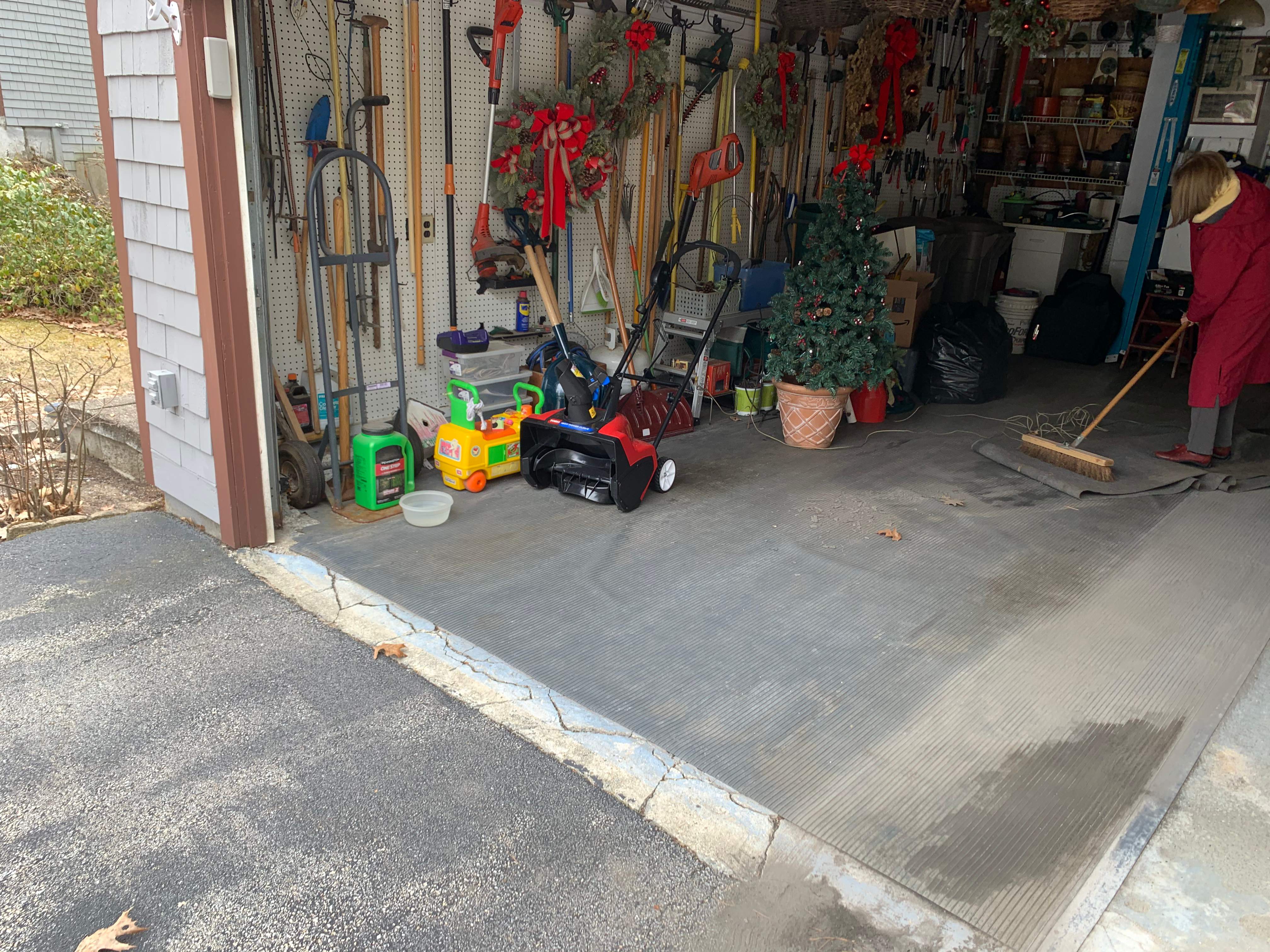 Garage in Nashua, NH 03063 by Symphony Concrete Coatings
