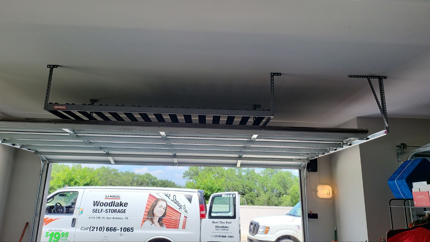 Cedar Creek. Boerne by TORO Garage Co