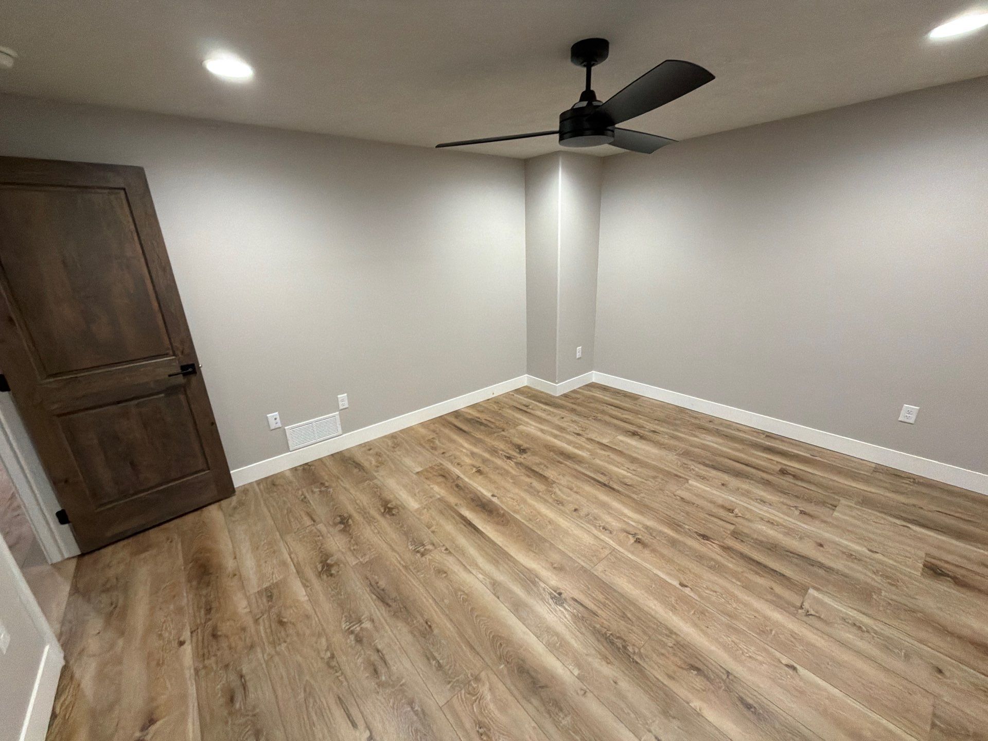 Sioux Falls Interior Finishing by Select Painting, Coatings & Garage Cabinets