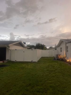 Sarasota, FL 6ft. Tall White Vinyl Privacy Fence 